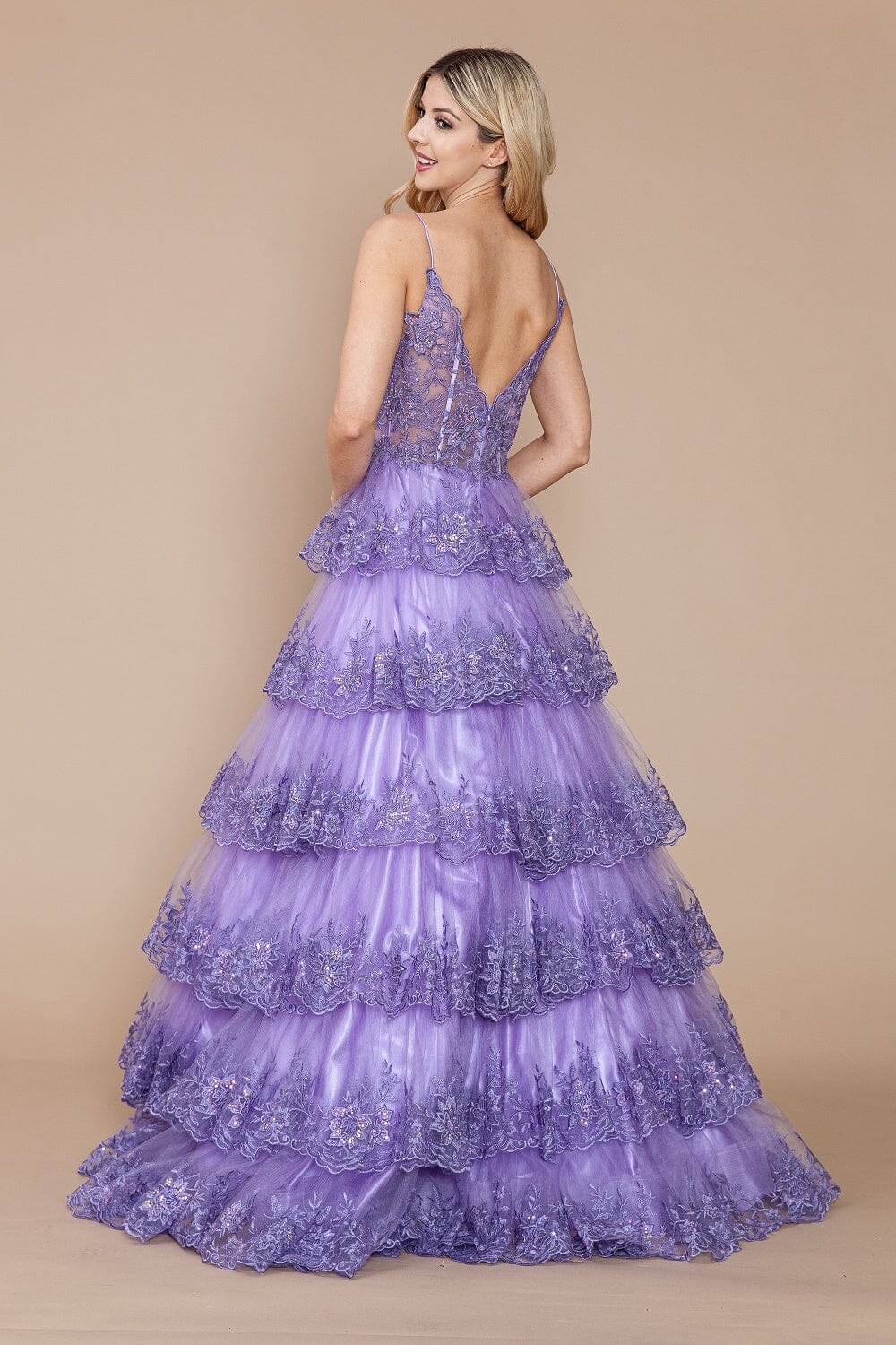 Vestido sin mangas con apliques y capas escalonadas de Poly USA 9402