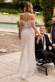 Vestido de novia Ladivine blanco roto con corsé de lentejuelas CD0203W