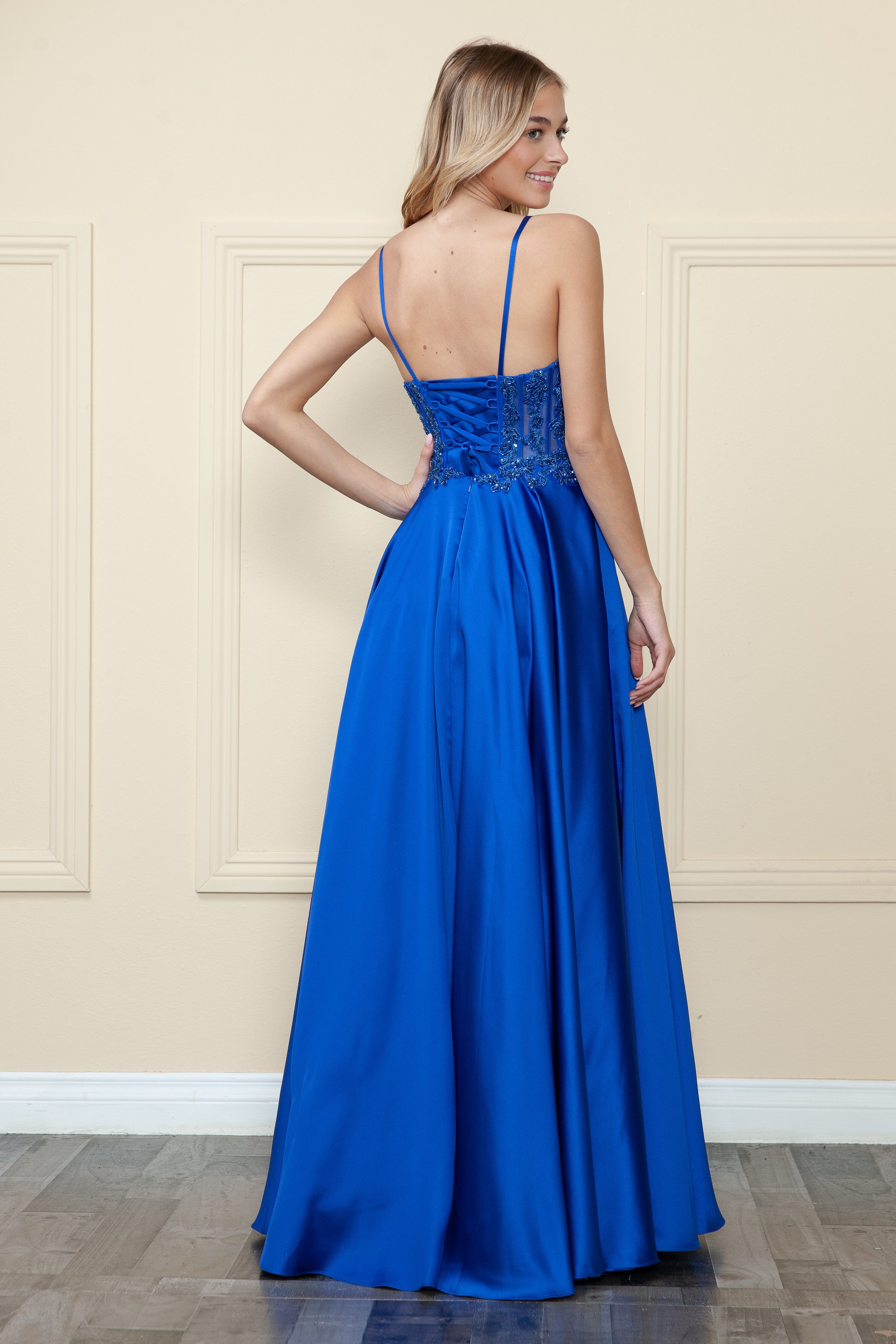 Vestido de satén bordado de Poly USA 9126
