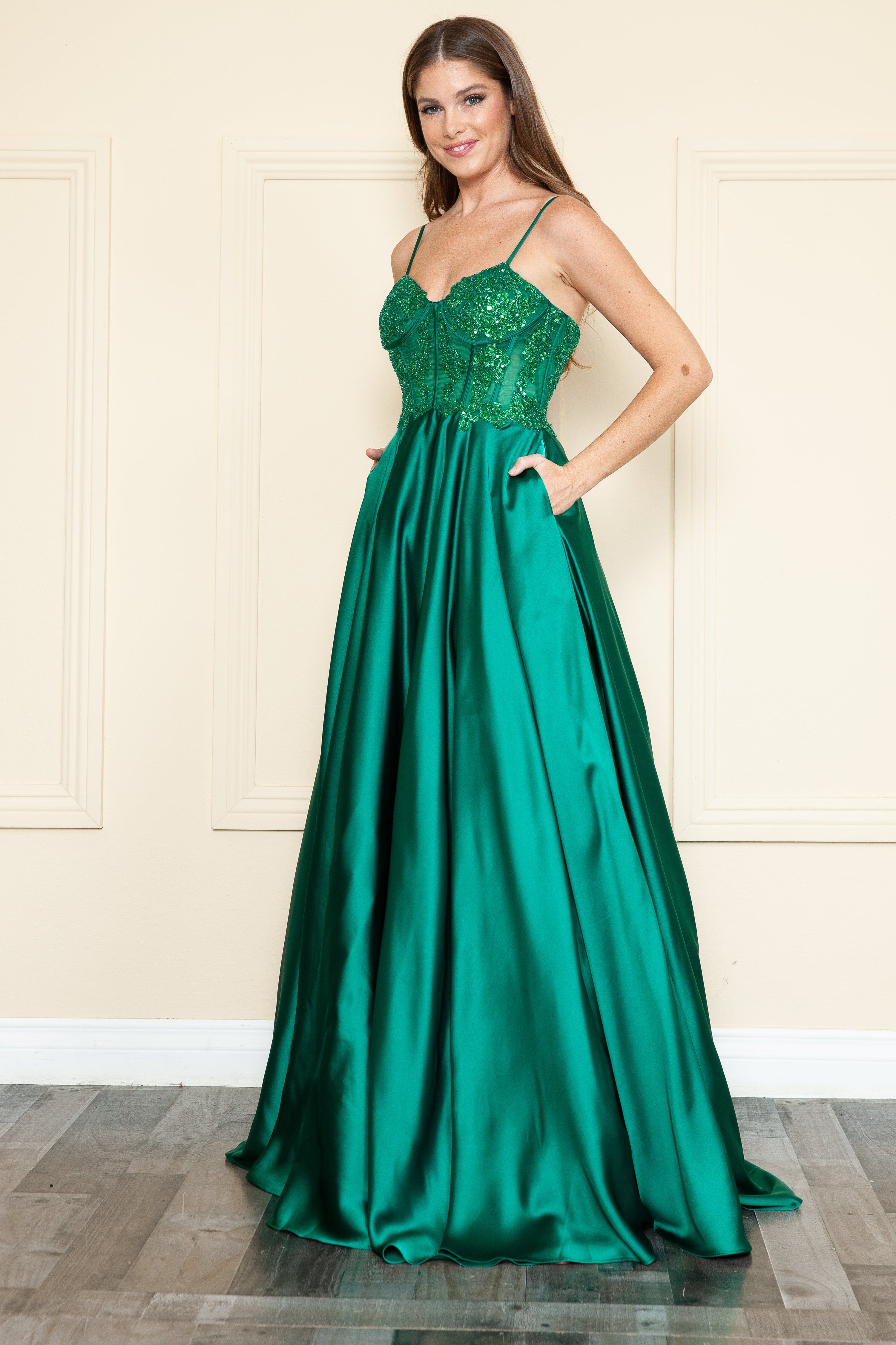 Vestido de satén bordado de Poly USA 9126