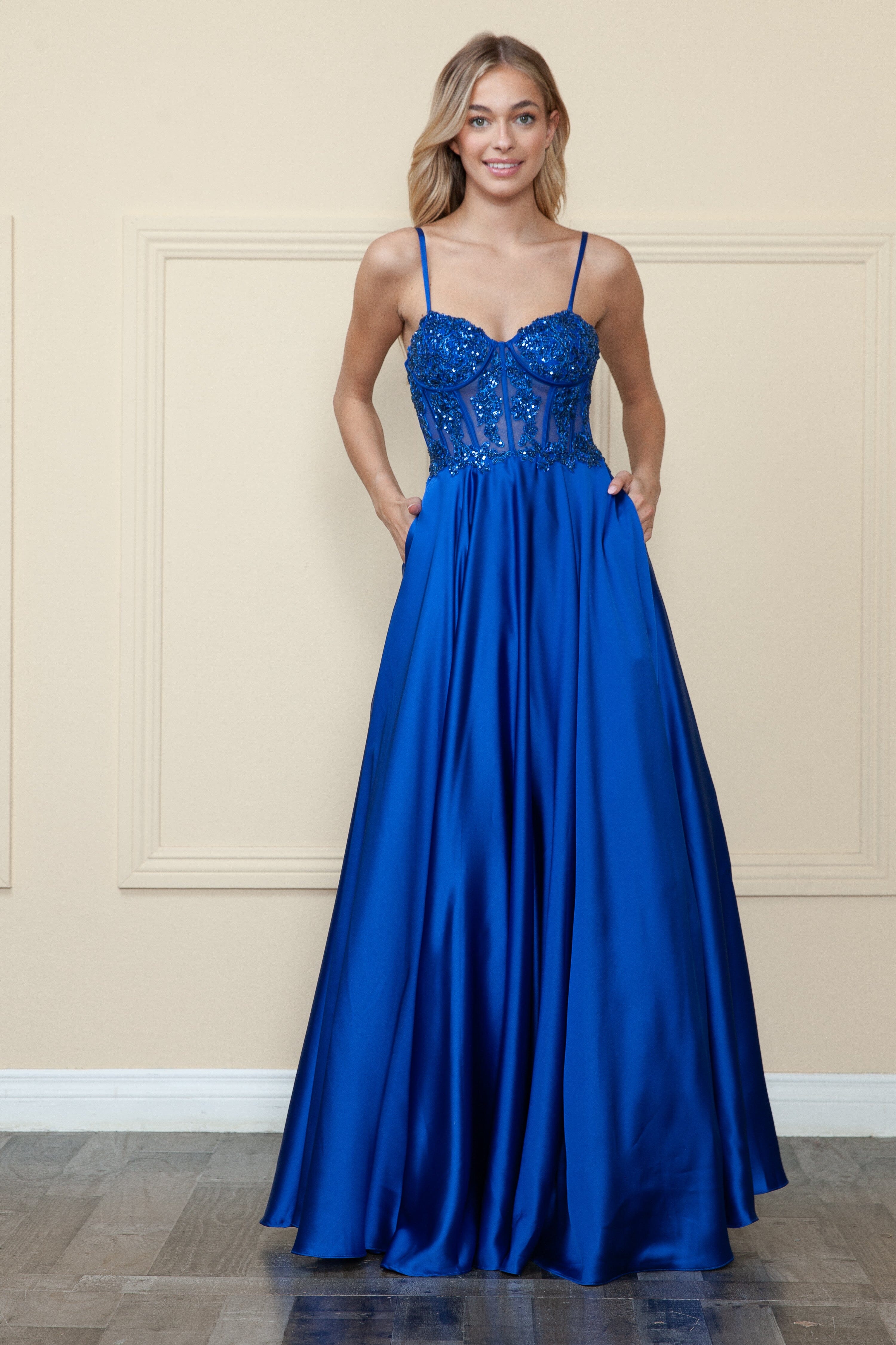 Vestido de satén bordado de Poly USA 9126