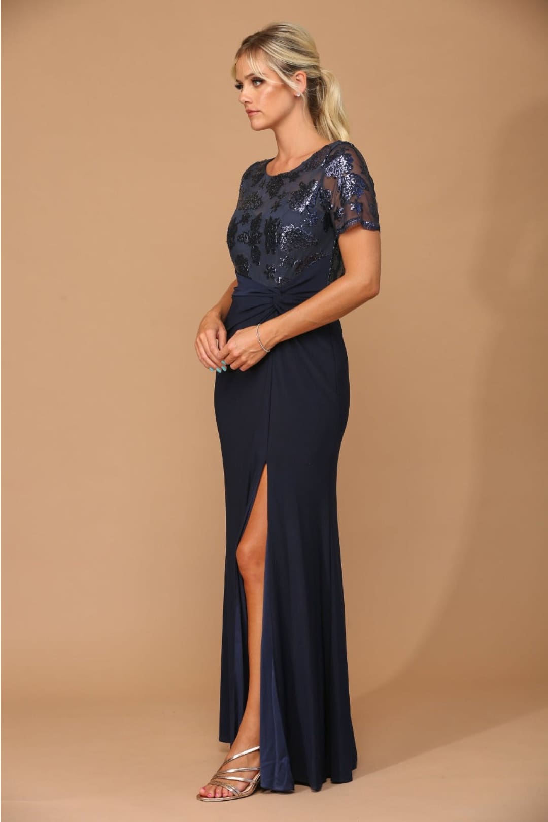Vestido de madre de la novia plateado de manga corta Stella Couture 22062 - Nueva colección