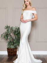 Final Sale Amelia Couture 373B White Size 4 Off Shoulder Wedding Gown