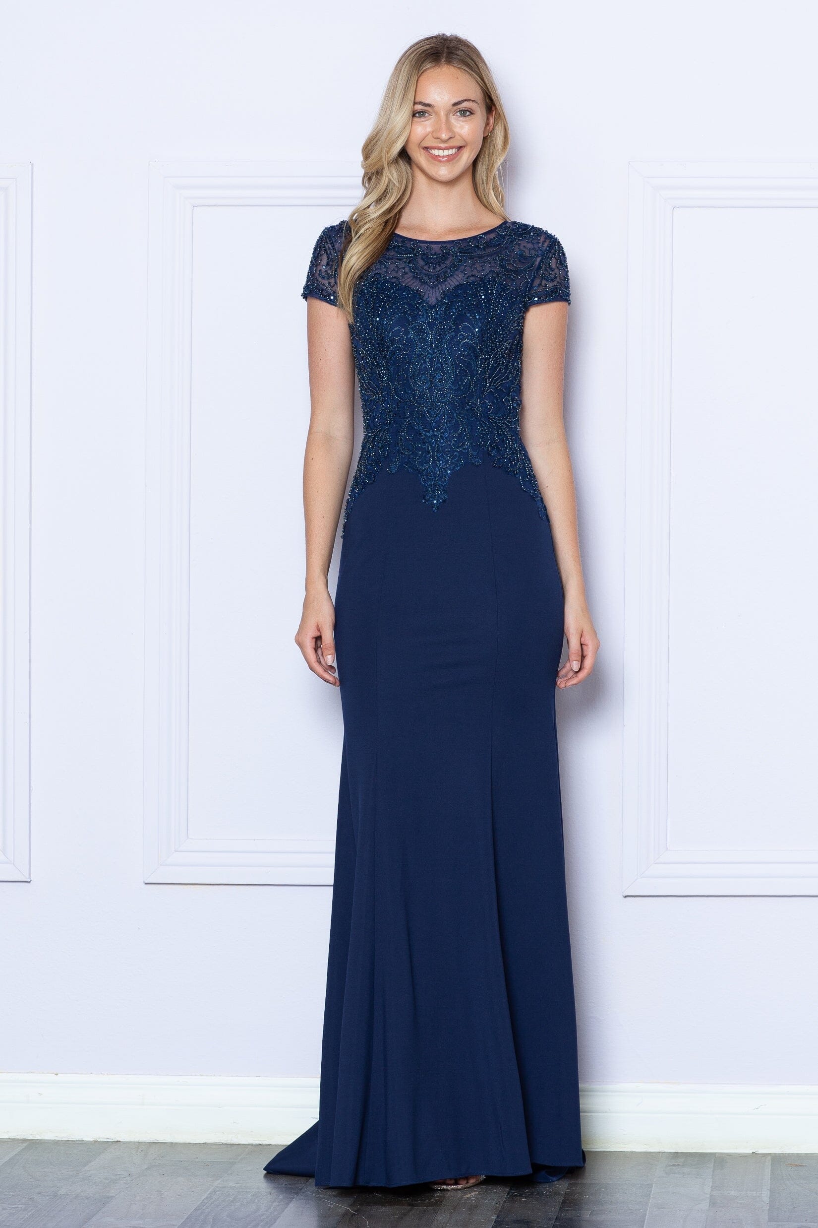 Vestido ajustado de manga corta con cuentas y transparencias de Poly USA 9320