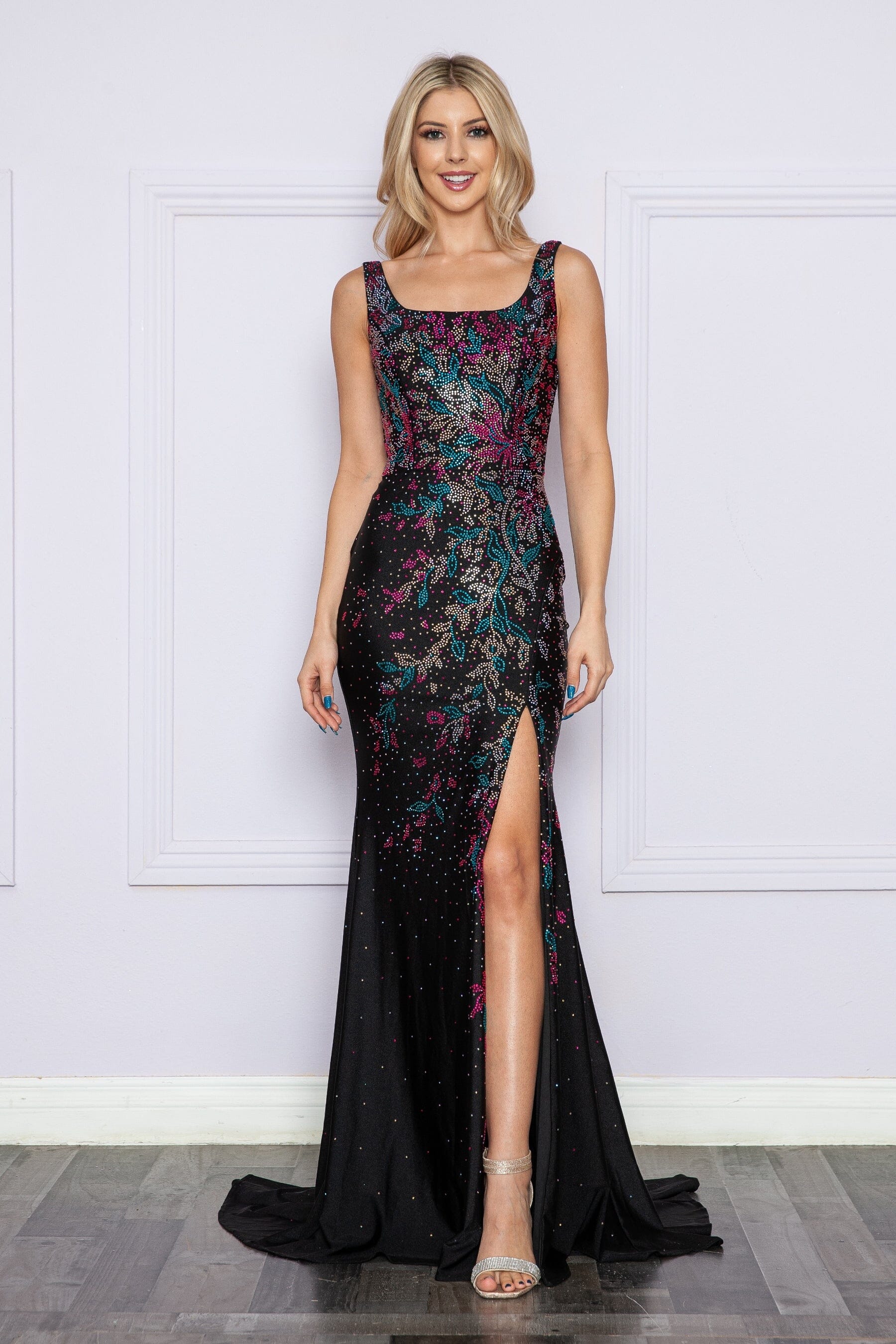Vestido ajustado sin mangas con abertura y cuentas de Poly USA 9270