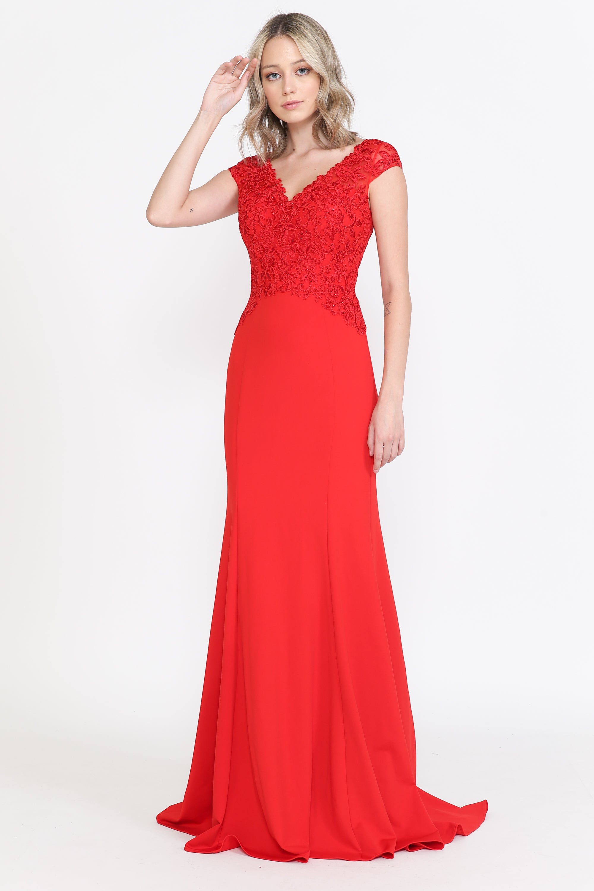 Vestido ajustado con mangas cortas bordadas de Poly USA 8558