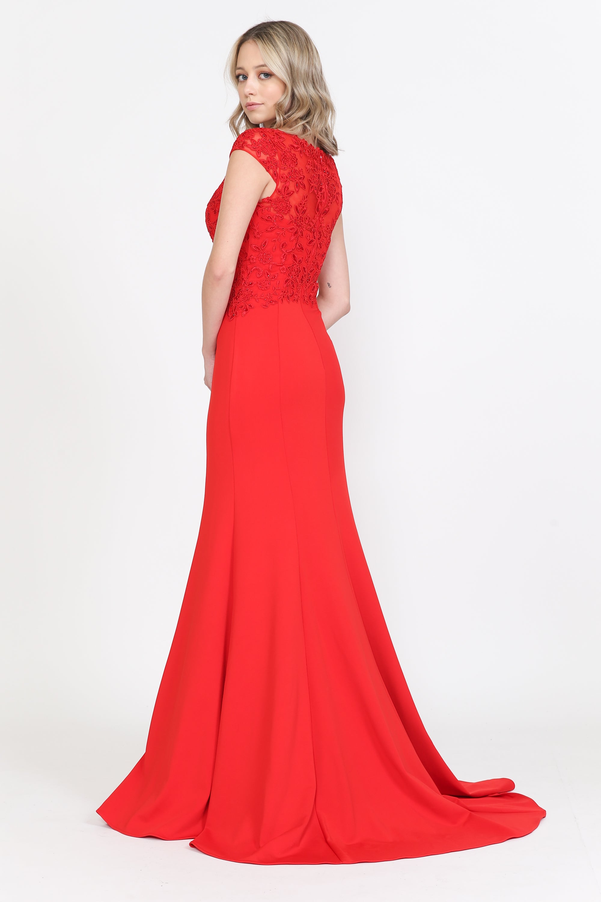 Vestido ajustado con mangas cortas bordadas de Poly USA 8558