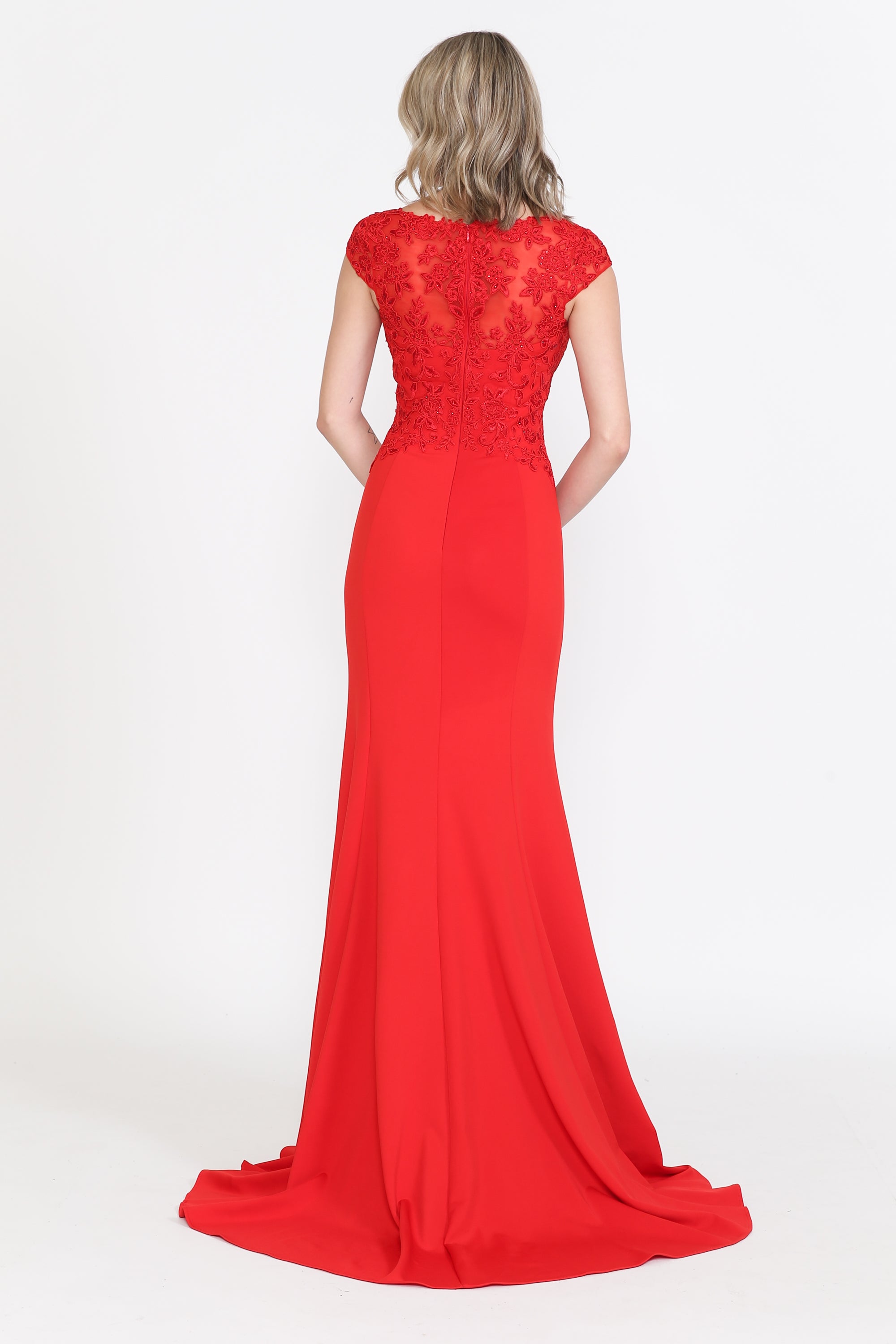 Vestido ajustado con mangas cortas bordadas de Poly USA 8558