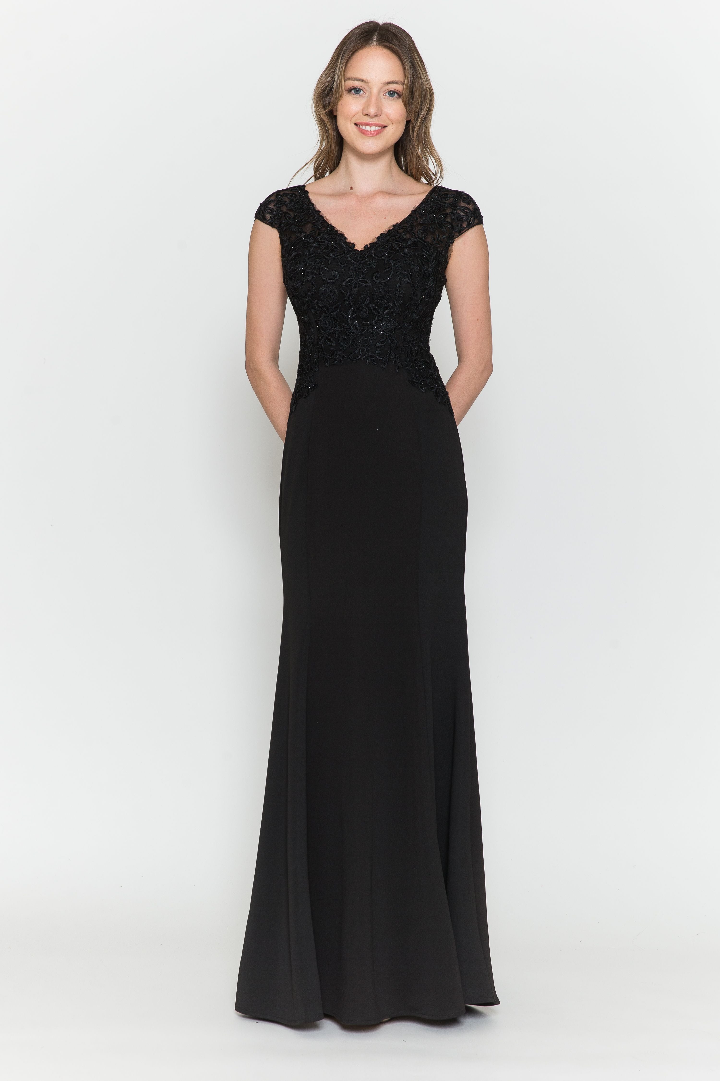 Vestido ajustado con mangas cortas bordadas de Poly USA 8558