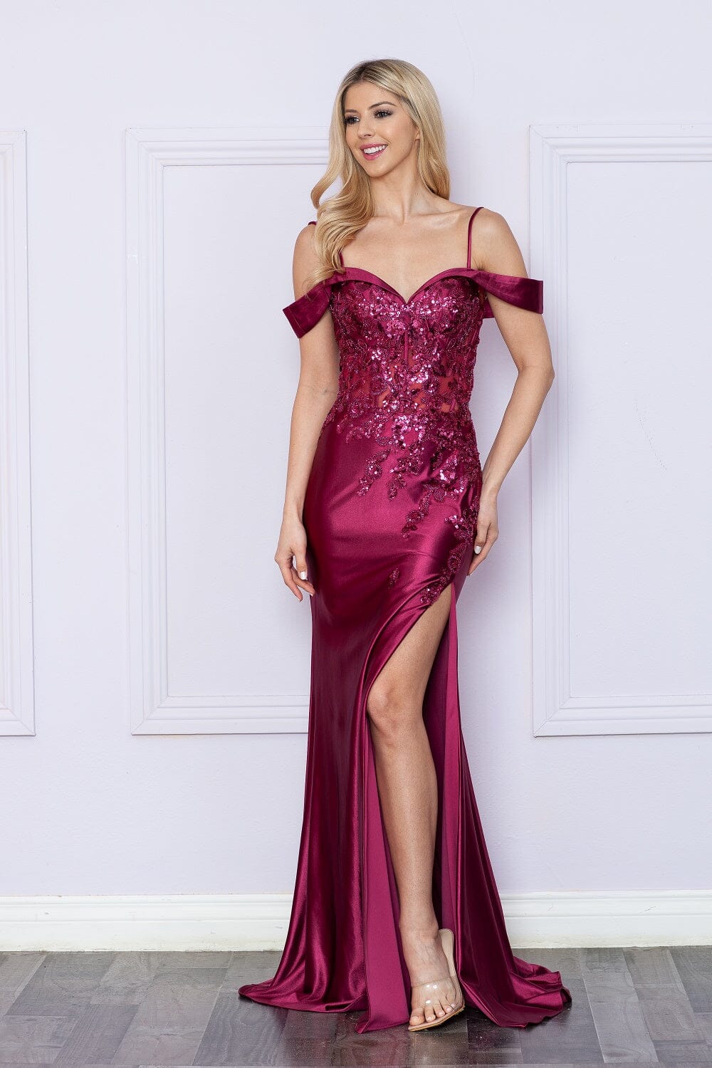 Vestido ajustado con hombros descubiertos, bordado y abertura, de Poly USA 9350