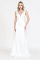 Vestido de novia ajustado de satén con escote en V de Poly USA 8502