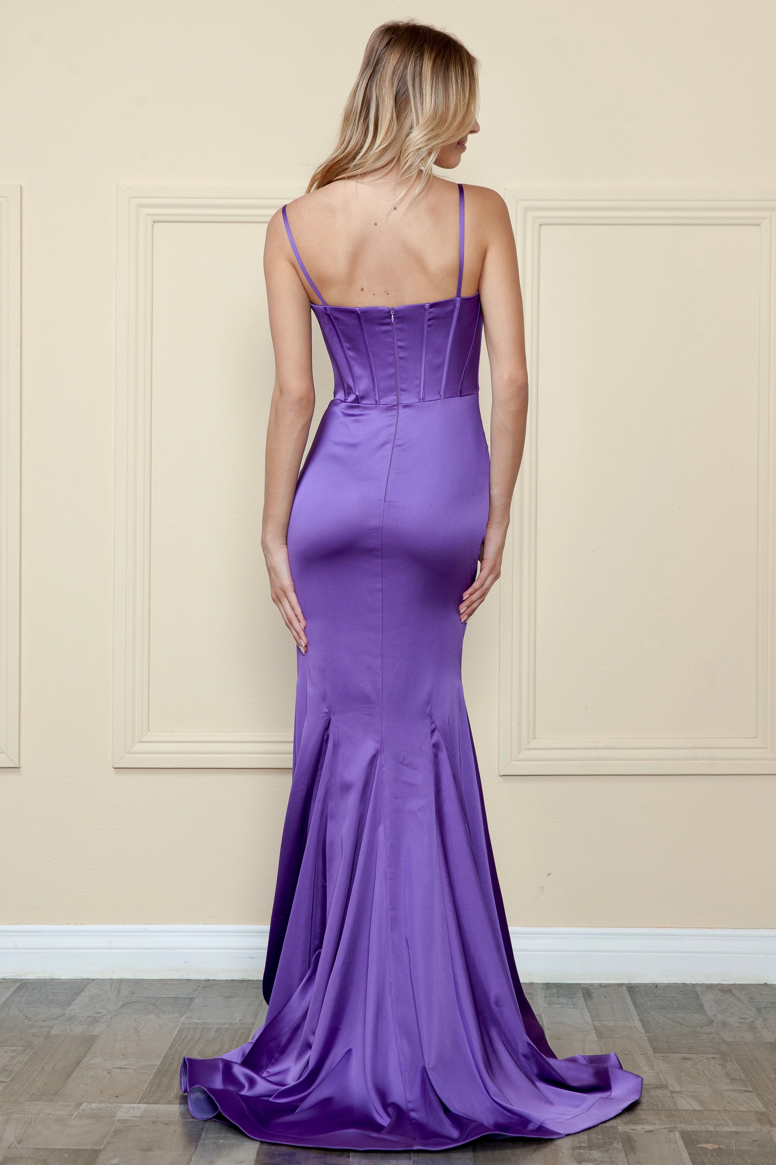 Vestido de corsé ajustado con escote en forma de corazón de Poly USA 9008