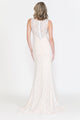 Vestido de novia de encaje con escote en V ajustado de Poly USA 8496