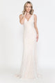 Vestido de novia de encaje con escote en V ajustado de Poly USA 8496
