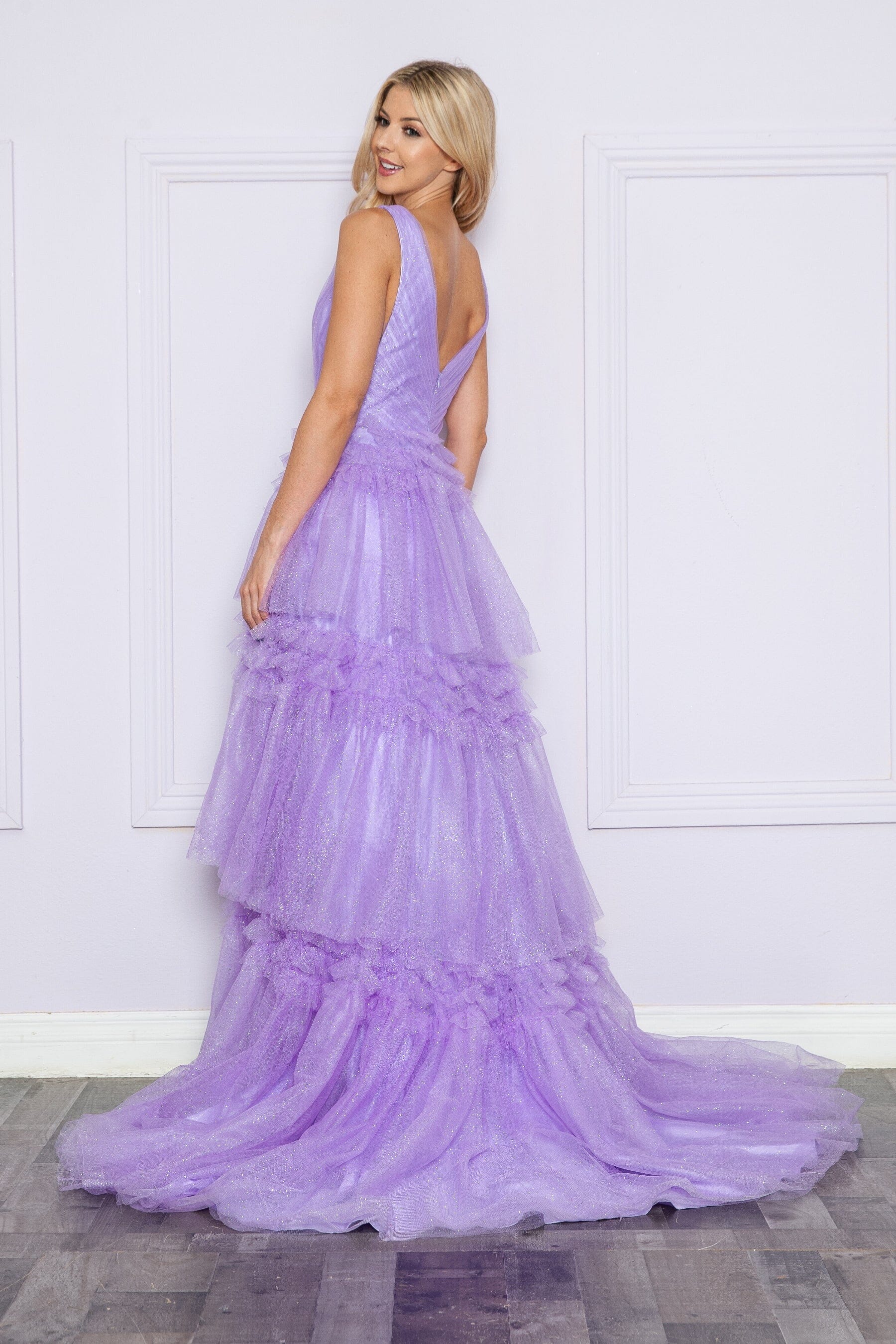 Vestido sin mangas con volantes y abertura con purpurina de Poly USA 9406