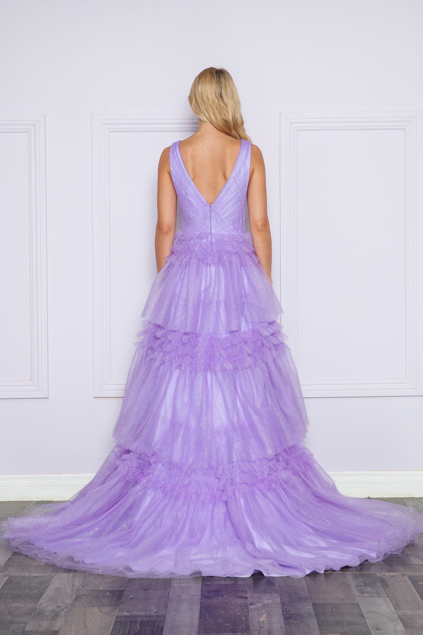 Vestido sin mangas con volantes y abertura con purpurina de Poly USA 9406