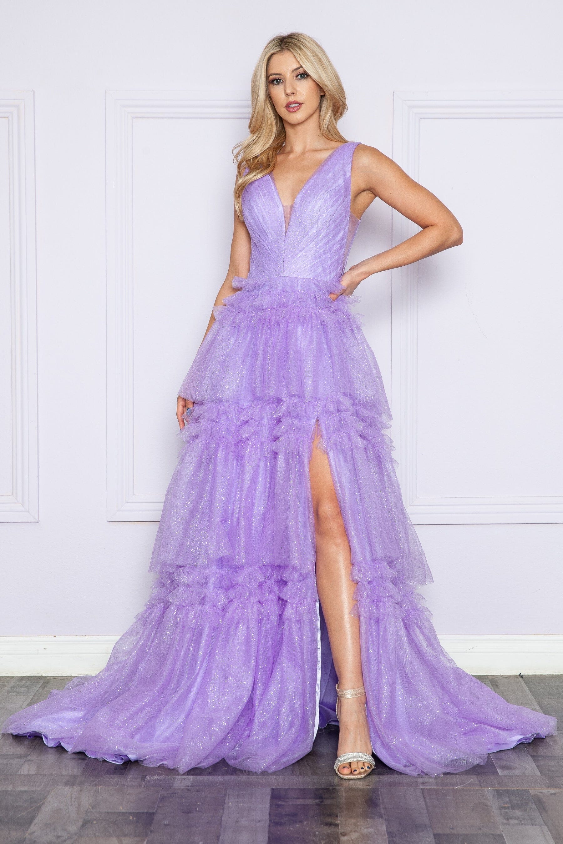 Vestido sin mangas con volantes y abertura con purpurina de Poly USA 9406