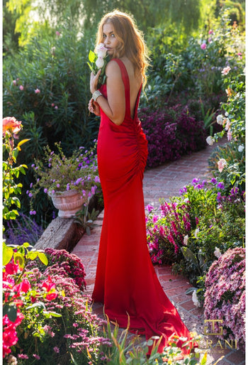 Terani Couture J3191 Vestido largo ajustado de noche formal para graduación