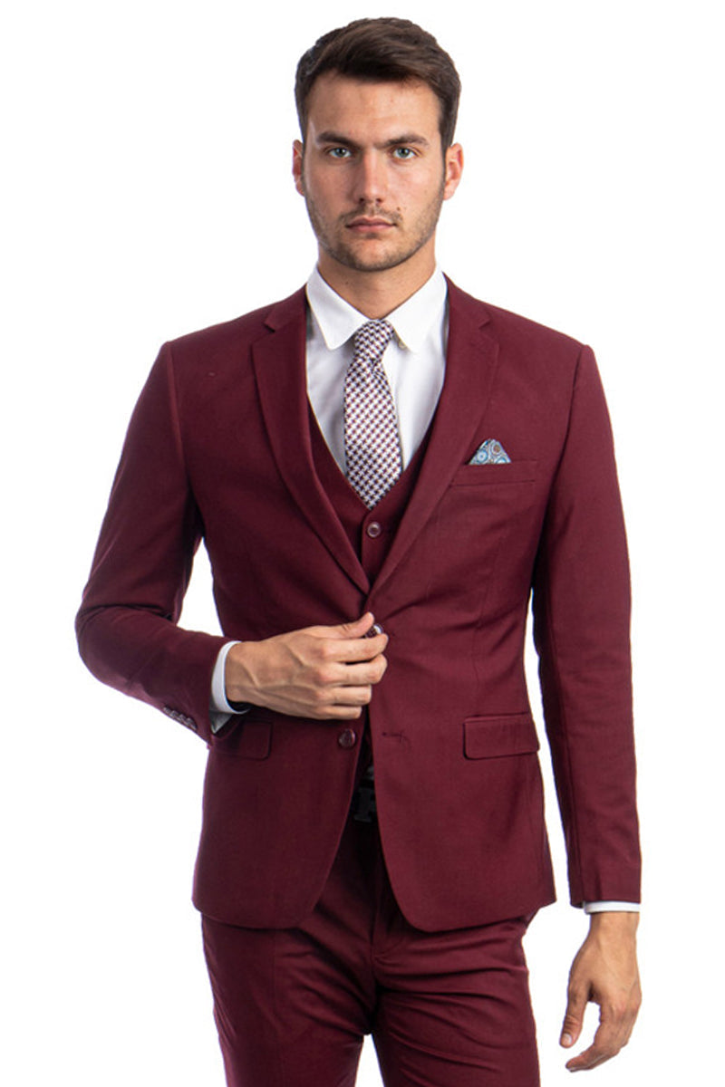 Traje de hombre de dos botones, corte entallado, con chaleco, color liso básico, burdeos