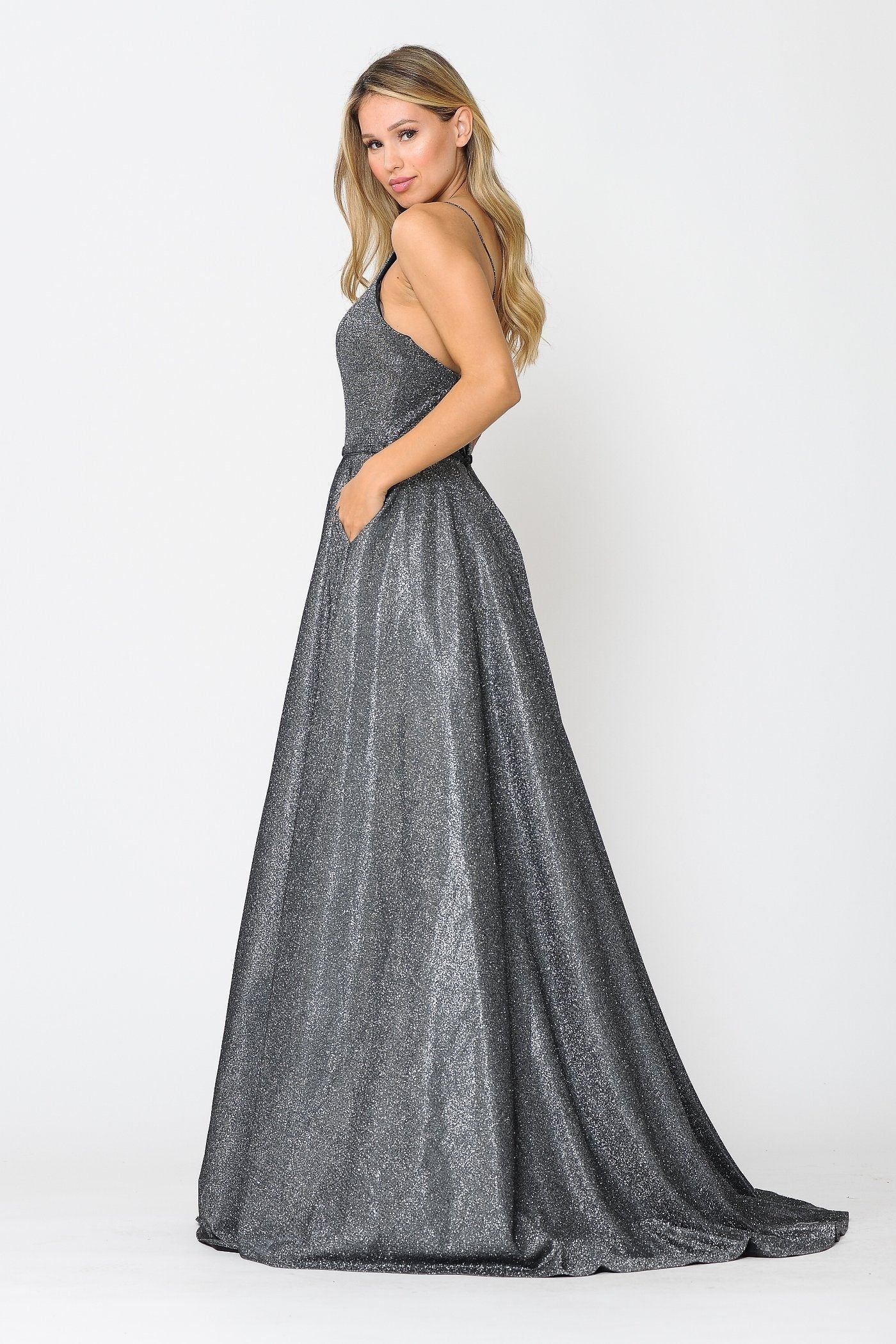 Vestido largo de corte A con purpurina y espalda de corsé de Poly USA 8436
