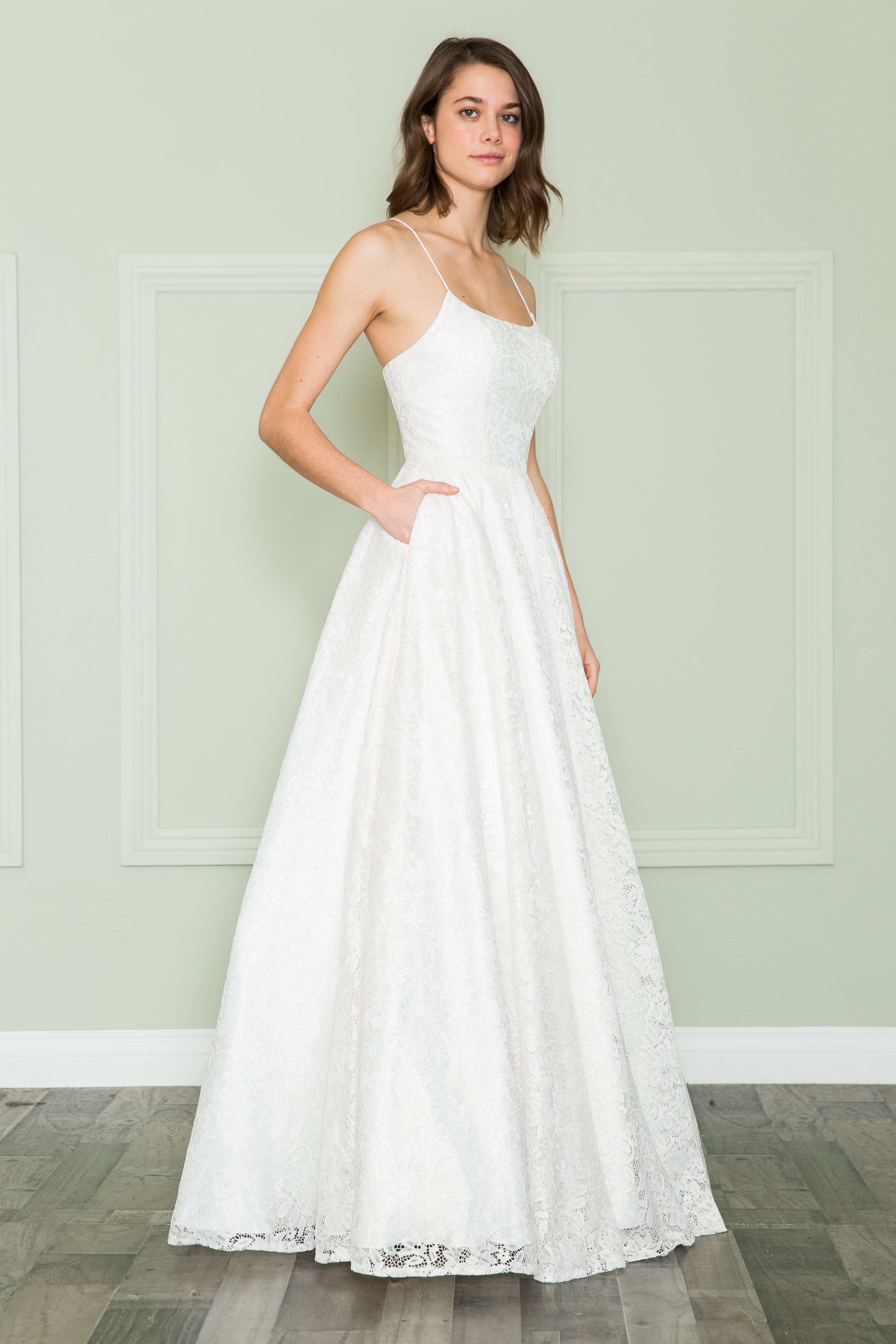 Vestido largo de encaje de corte A de Poly USA 8862