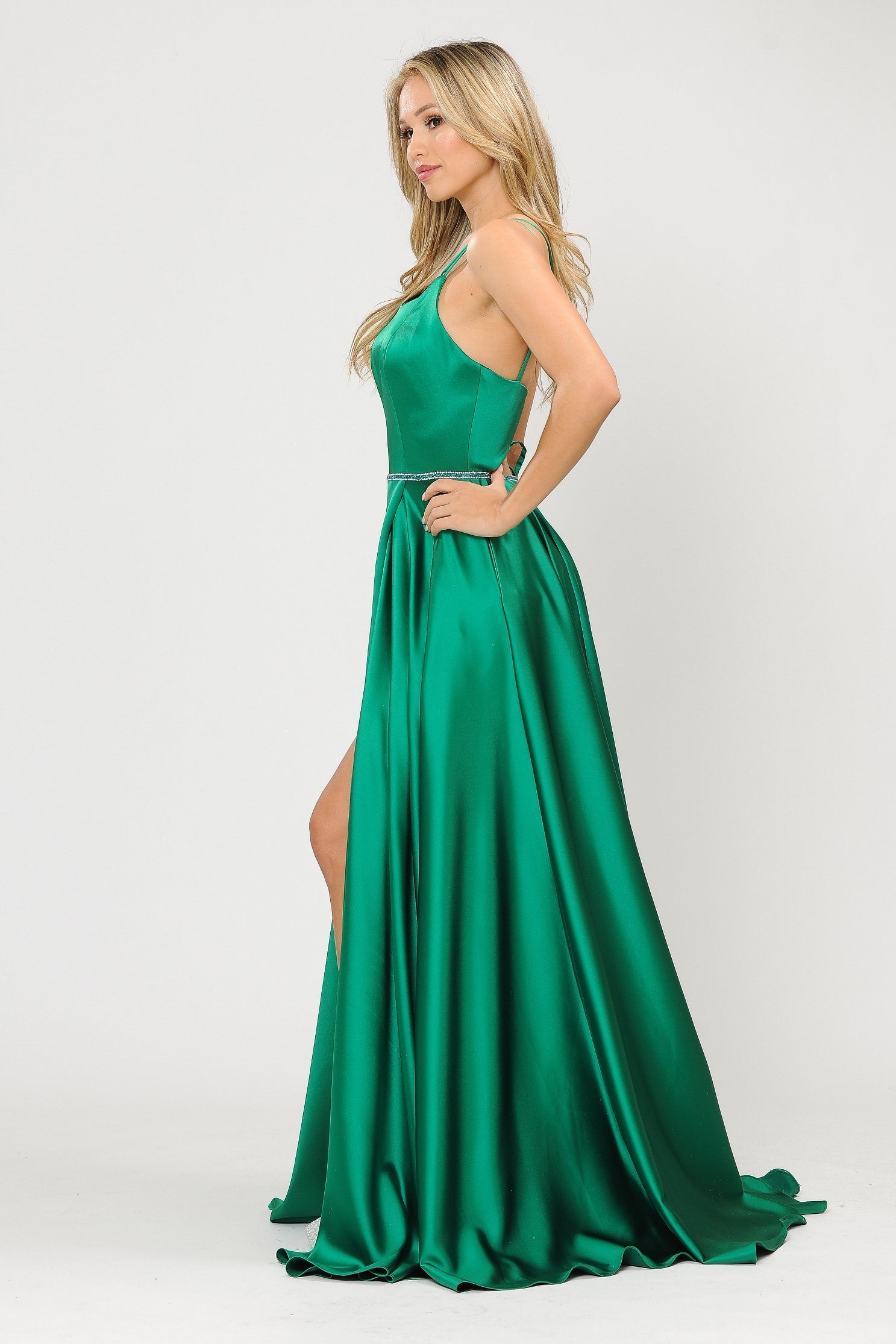 Vestido largo de satén con corte en A y espalda de corsé de Poly USA 8652