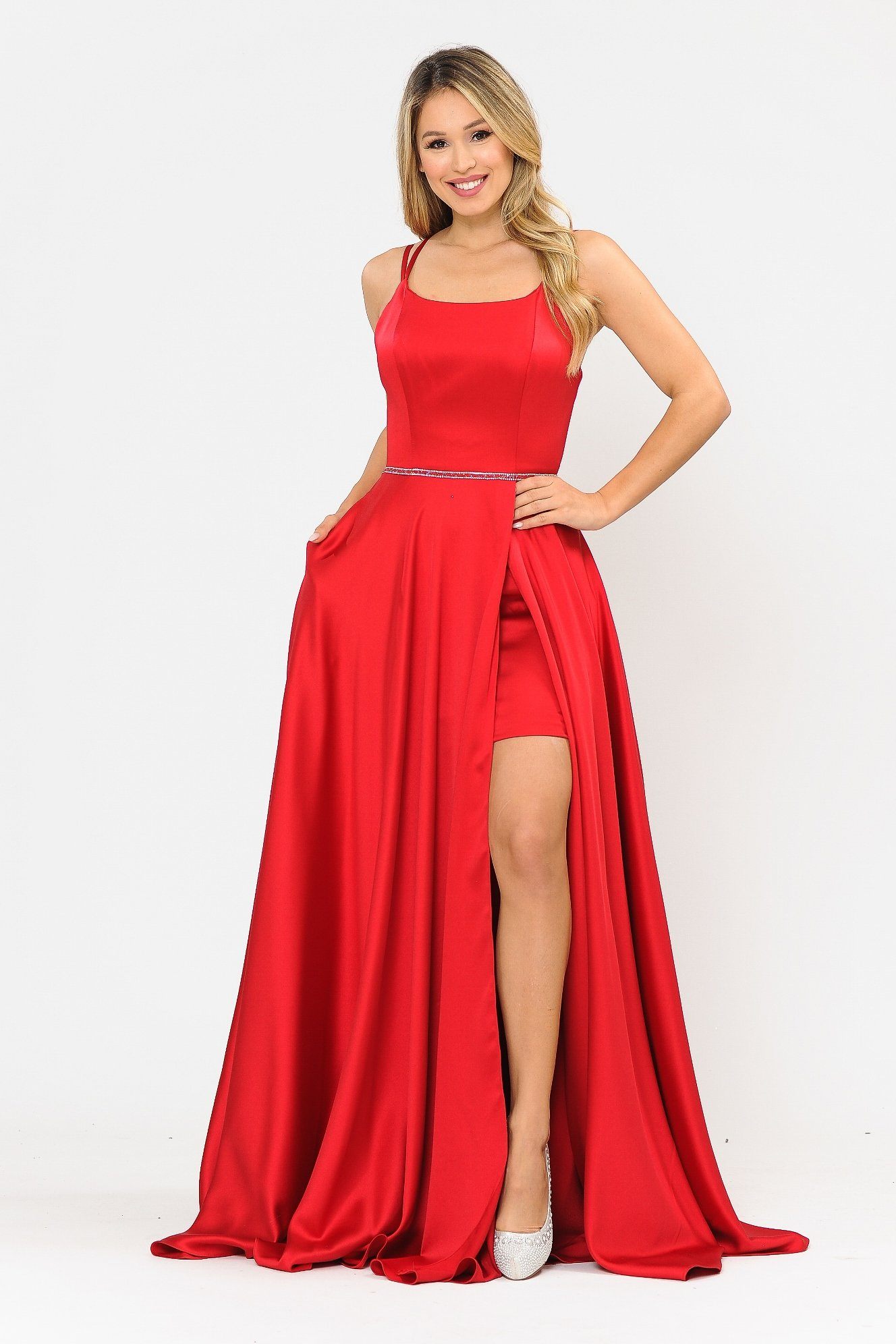 Vestido largo de satén con corte en A y espalda de corsé de Poly USA 8652