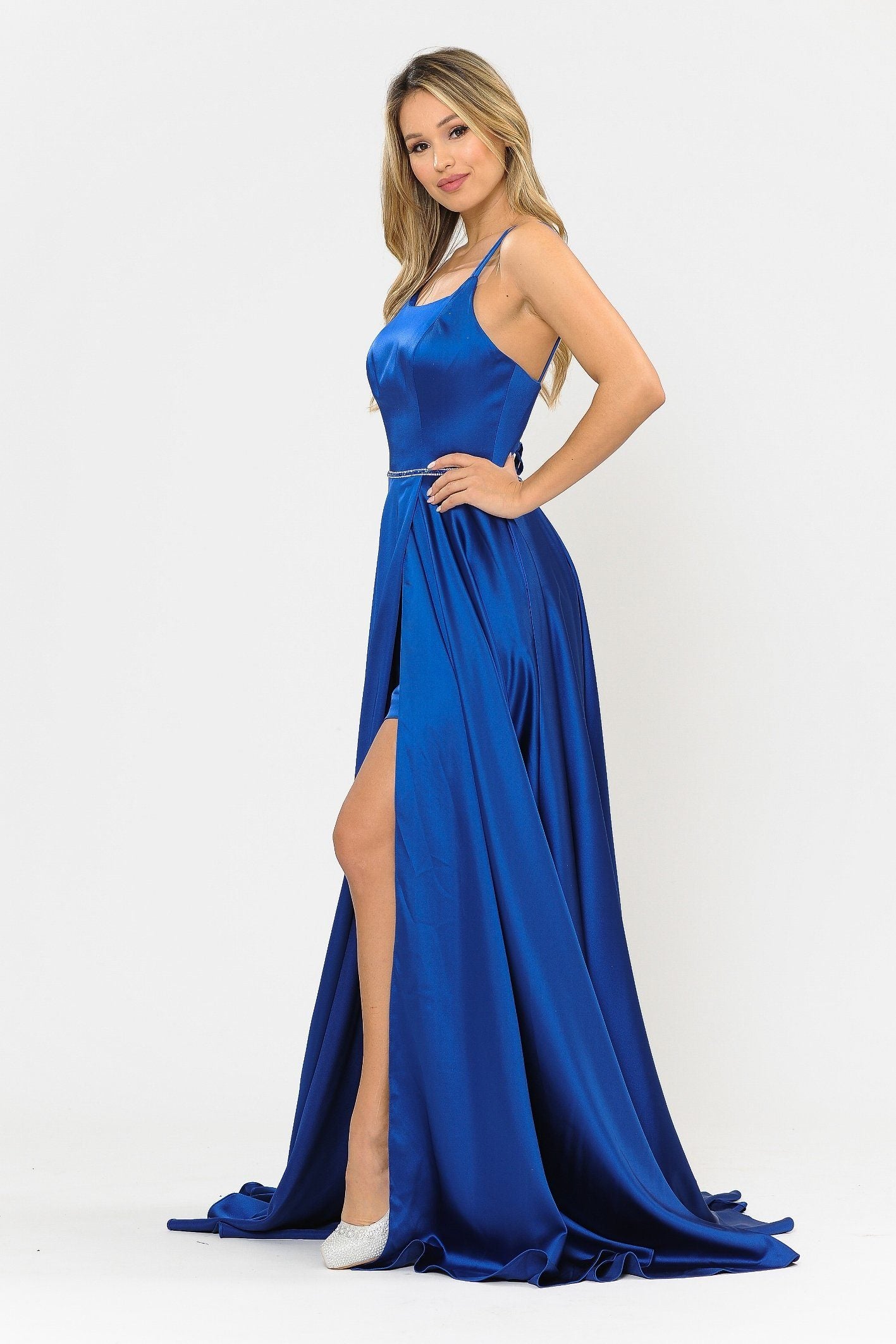 Vestido largo de satén con corte en A y espalda de corsé de Poly USA 8652