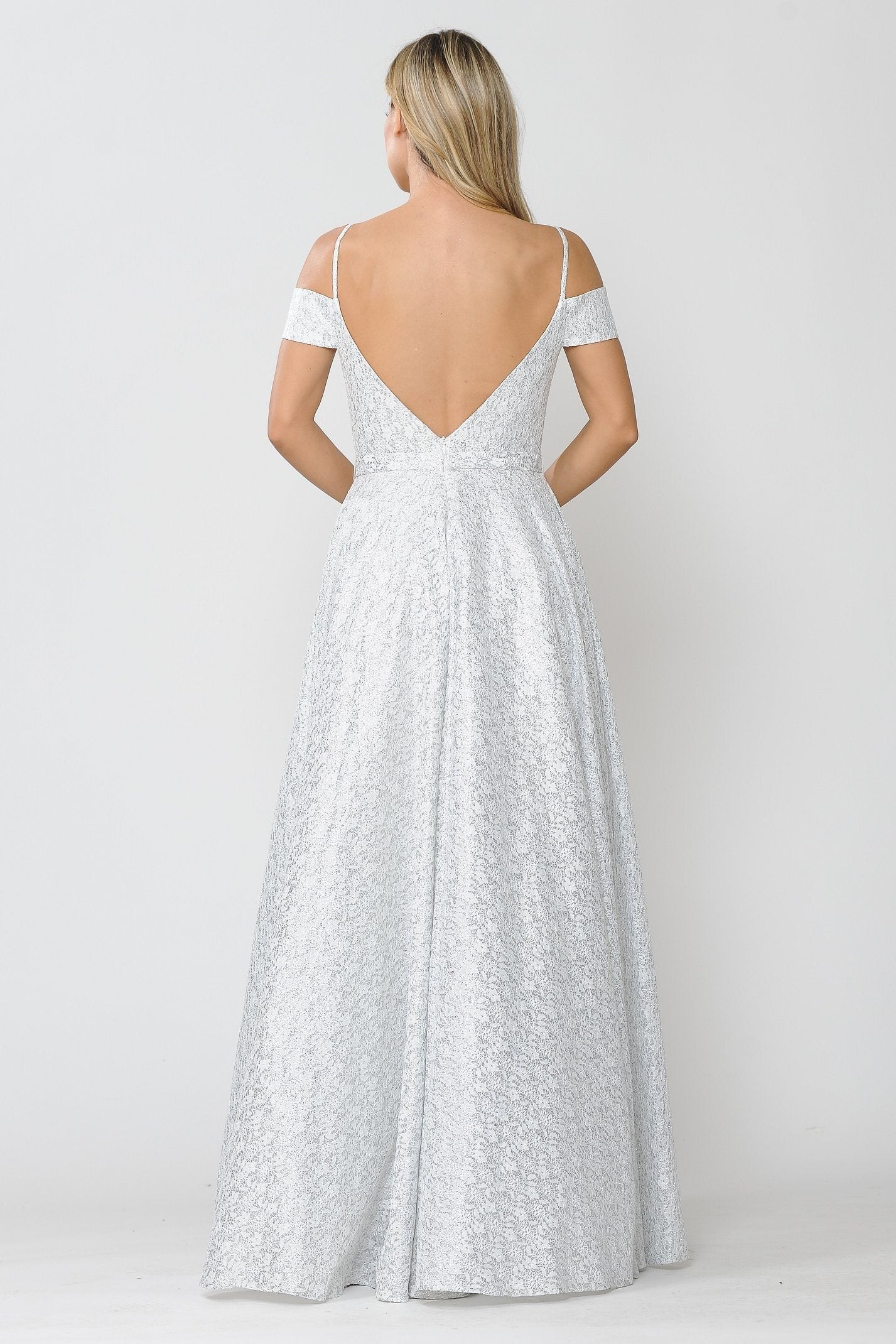 Vestido largo de encaje brillante con hombros descubiertos de Poly USA 8380