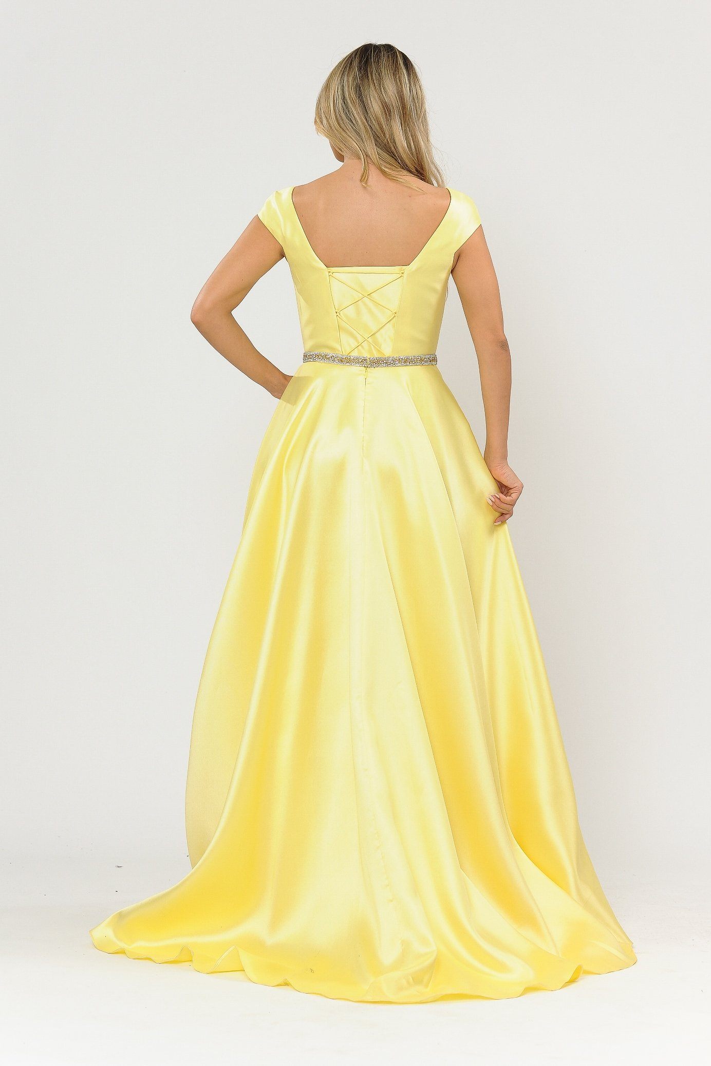 Vestido largo de mikado con mangas cortas y espalda de corsé de Poly USA 8702
