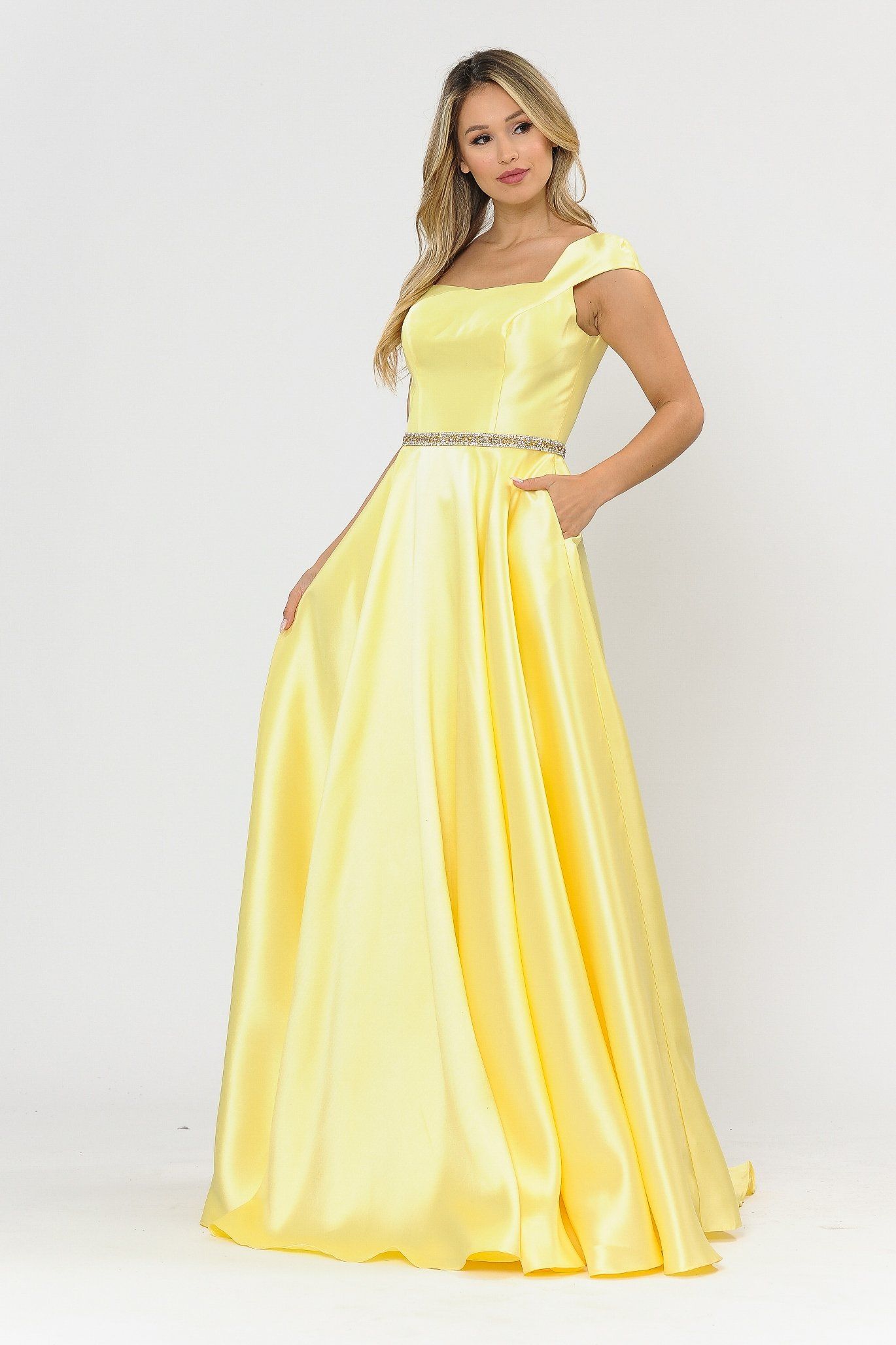 Vestido largo de mikado con mangas cortas y espalda de corsé de Poly USA 8702