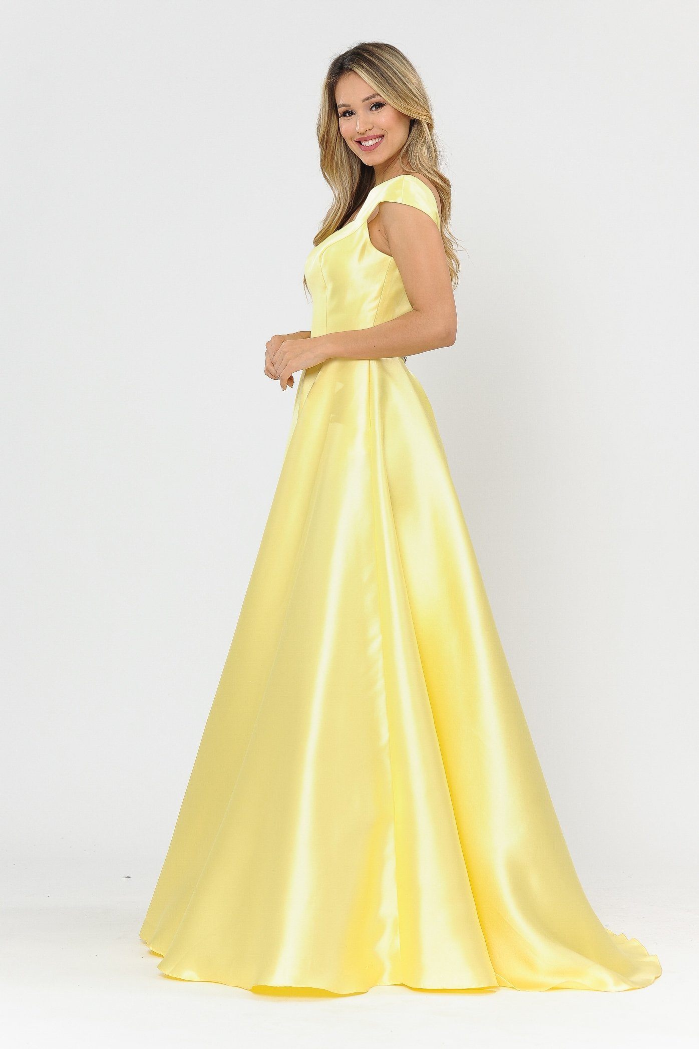 Vestido largo de mikado con mangas cortas y espalda de corsé de Poly USA 8702