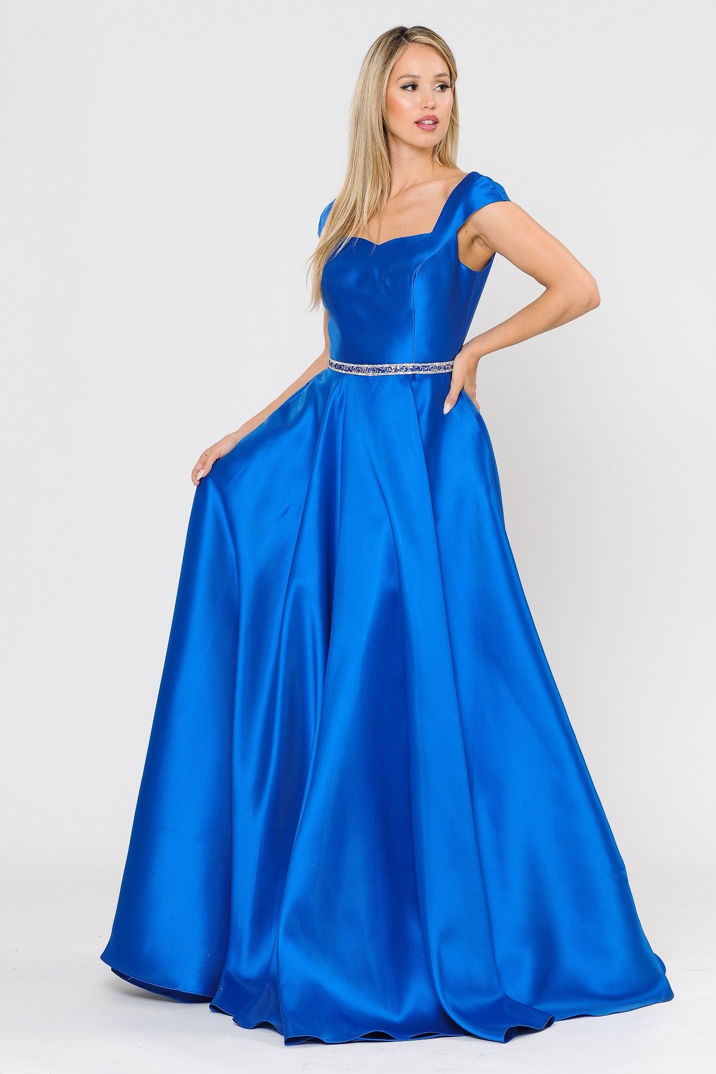 Vestido largo de mikado con mangas cortas y espalda de corsé de Poly USA 8702