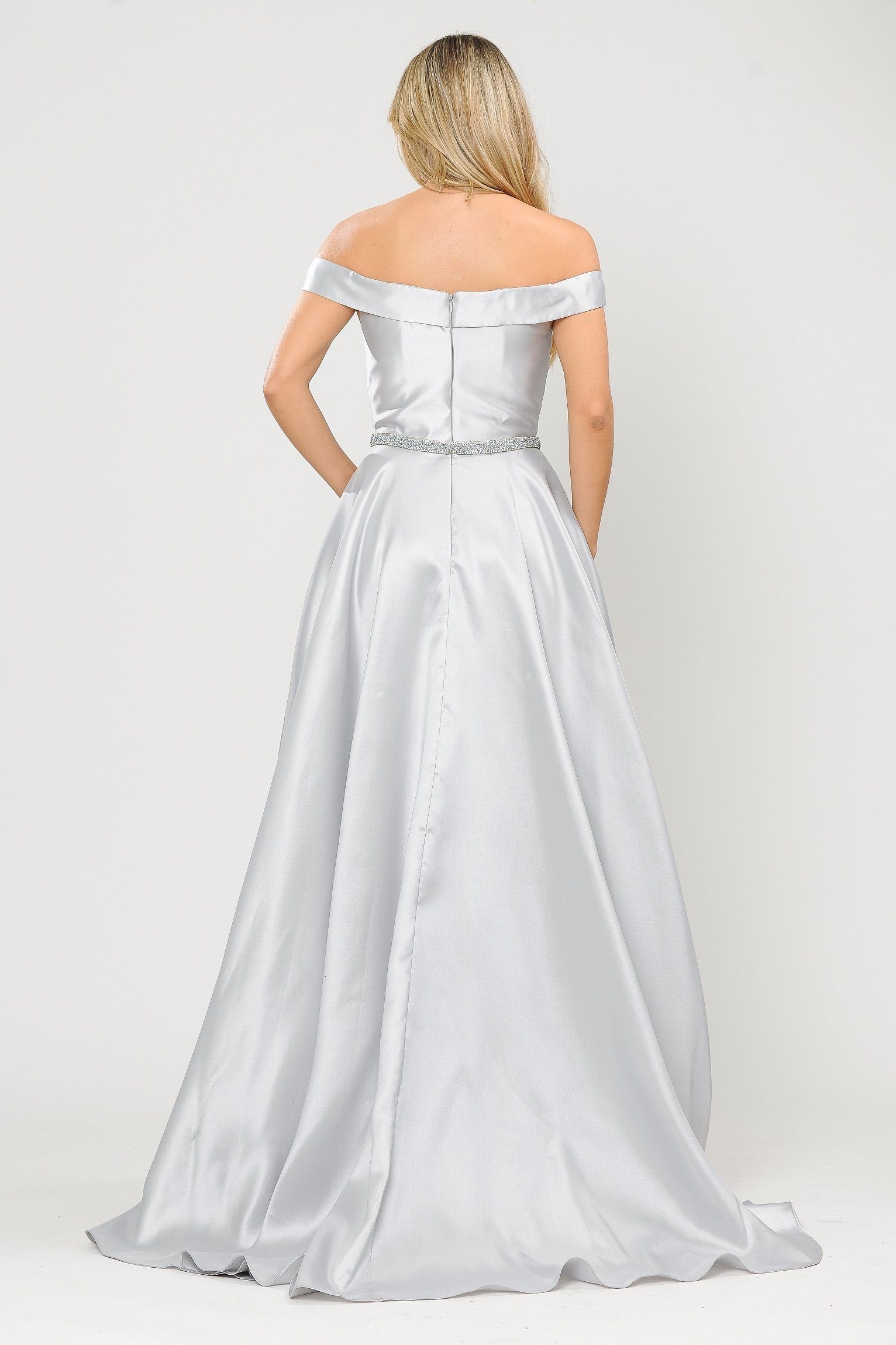 Vestido largo de mikado con hombros descubiertos de Poly USA 8686