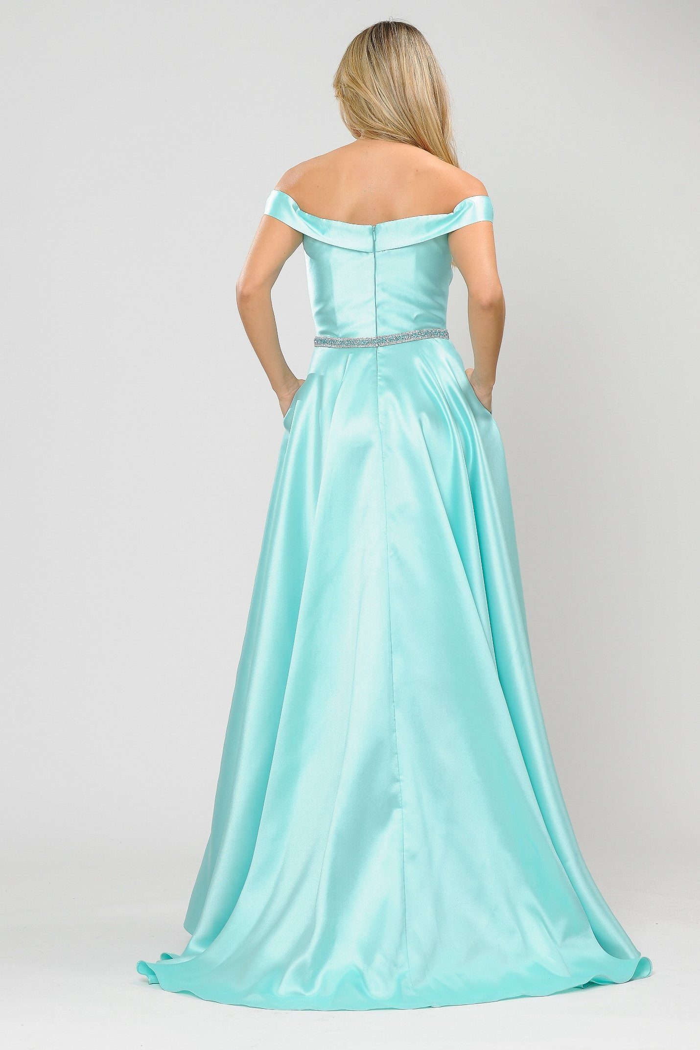 Vestido largo de mikado con hombros descubiertos de Poly USA 8686