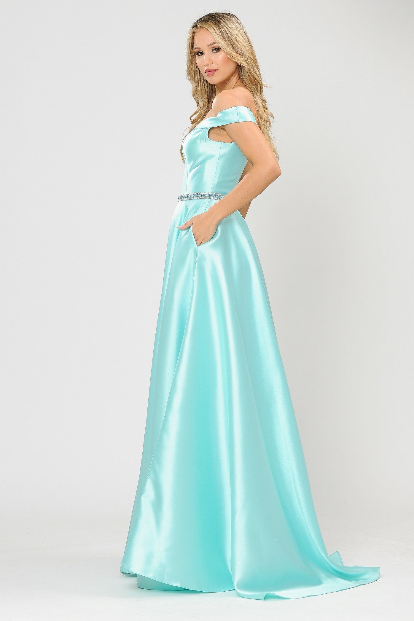 Vestido largo de mikado con hombros descubiertos de Poly USA 8686