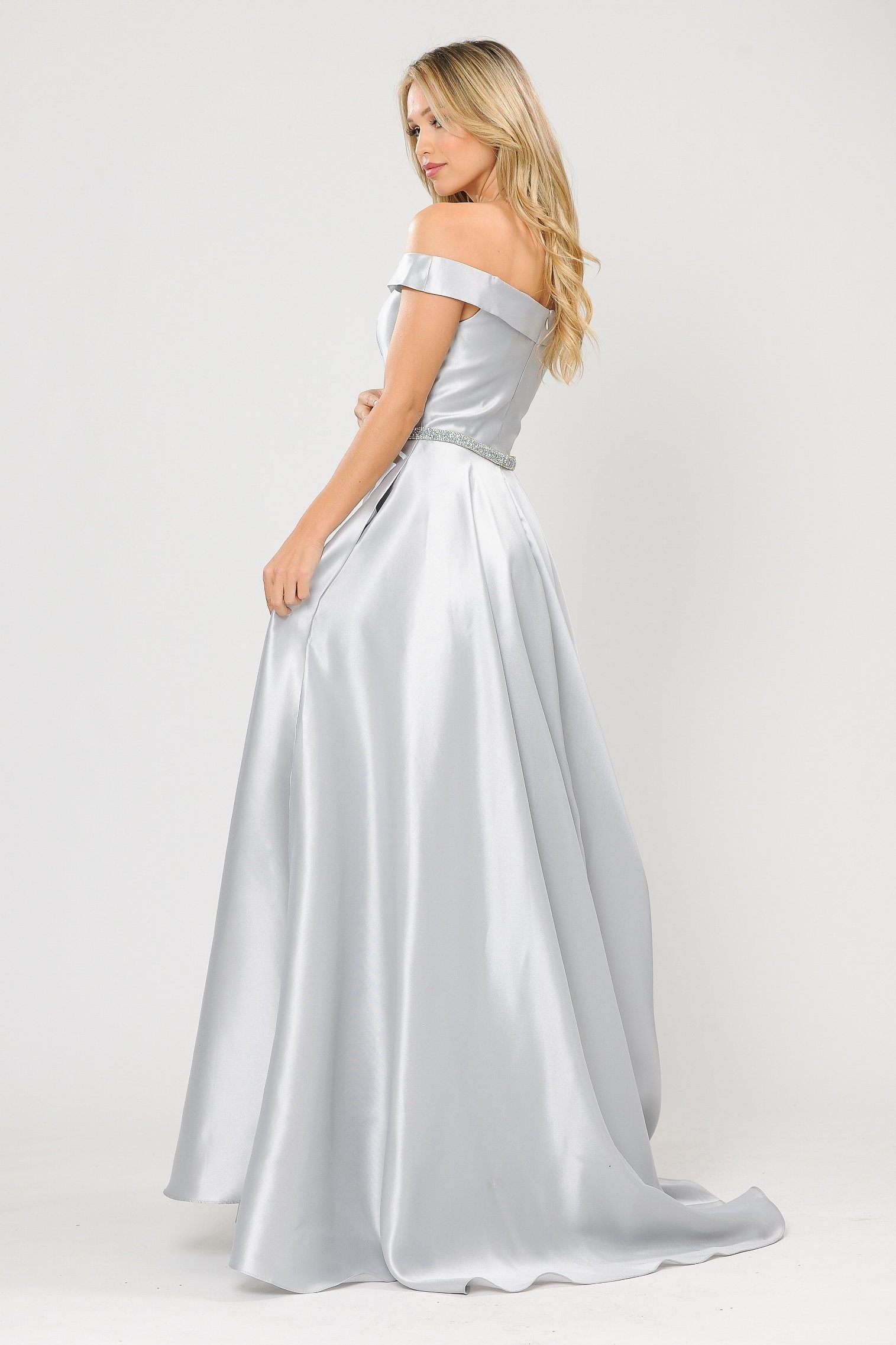 Vestido largo de mikado con hombros descubiertos de Poly USA 8686