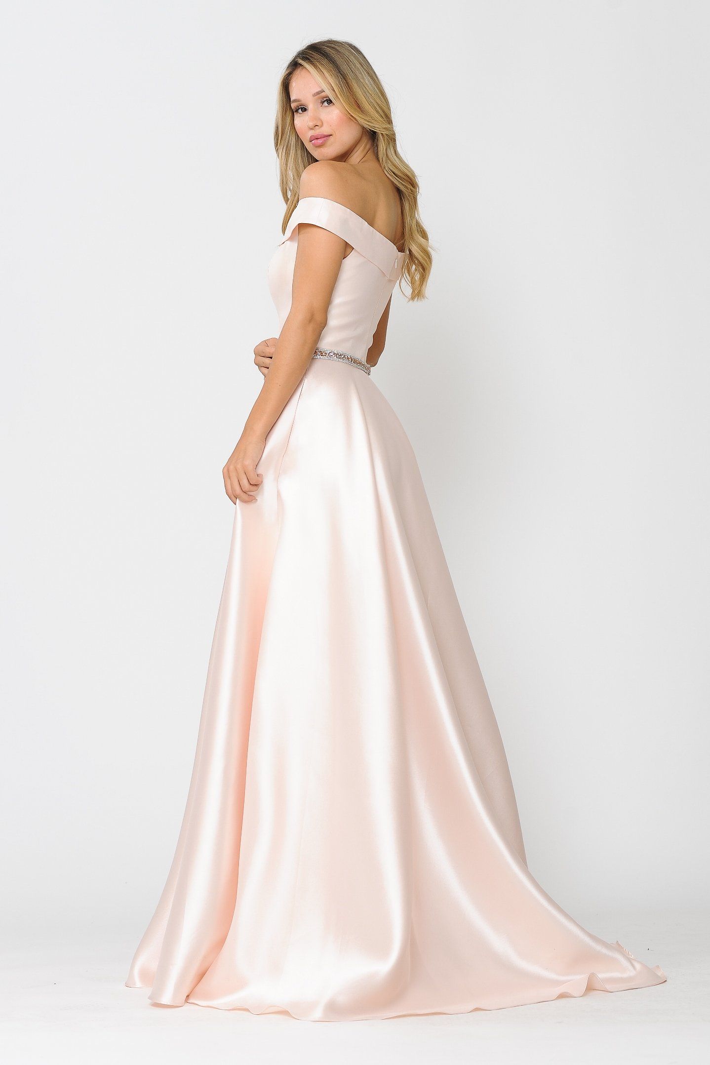 Vestido largo de mikado con hombros descubiertos de Poly USA 8686