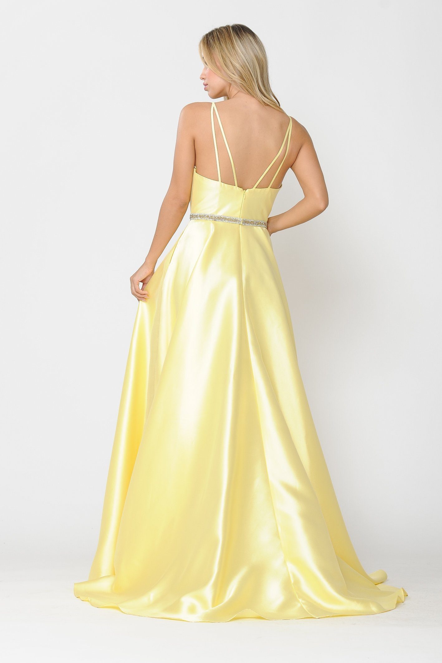 Vestido largo de mikado con escote en V y espalda de tiras de Poly USA 8690