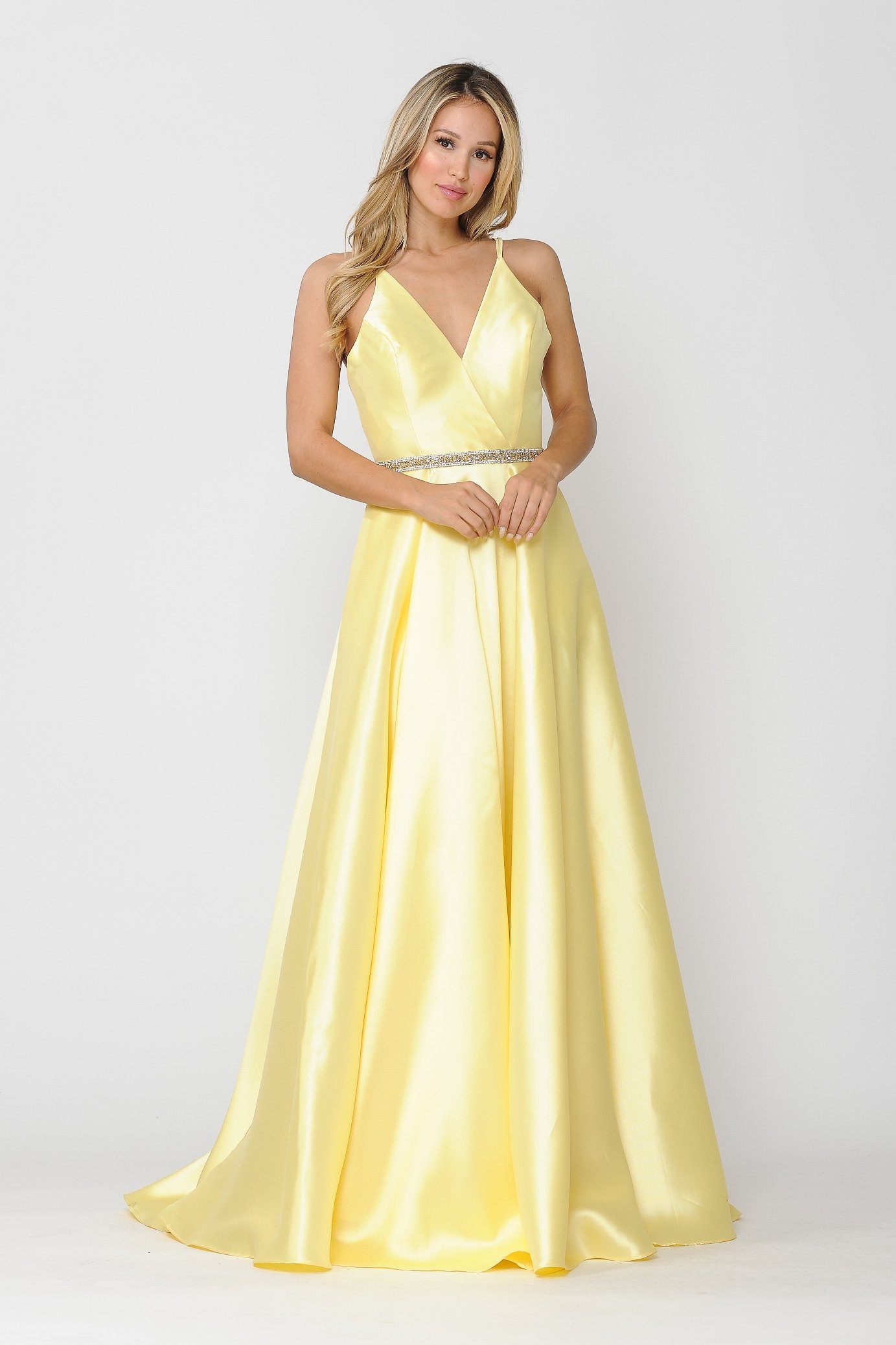 Vestido largo de mikado con escote en V y espalda de tiras de Poly USA 8690