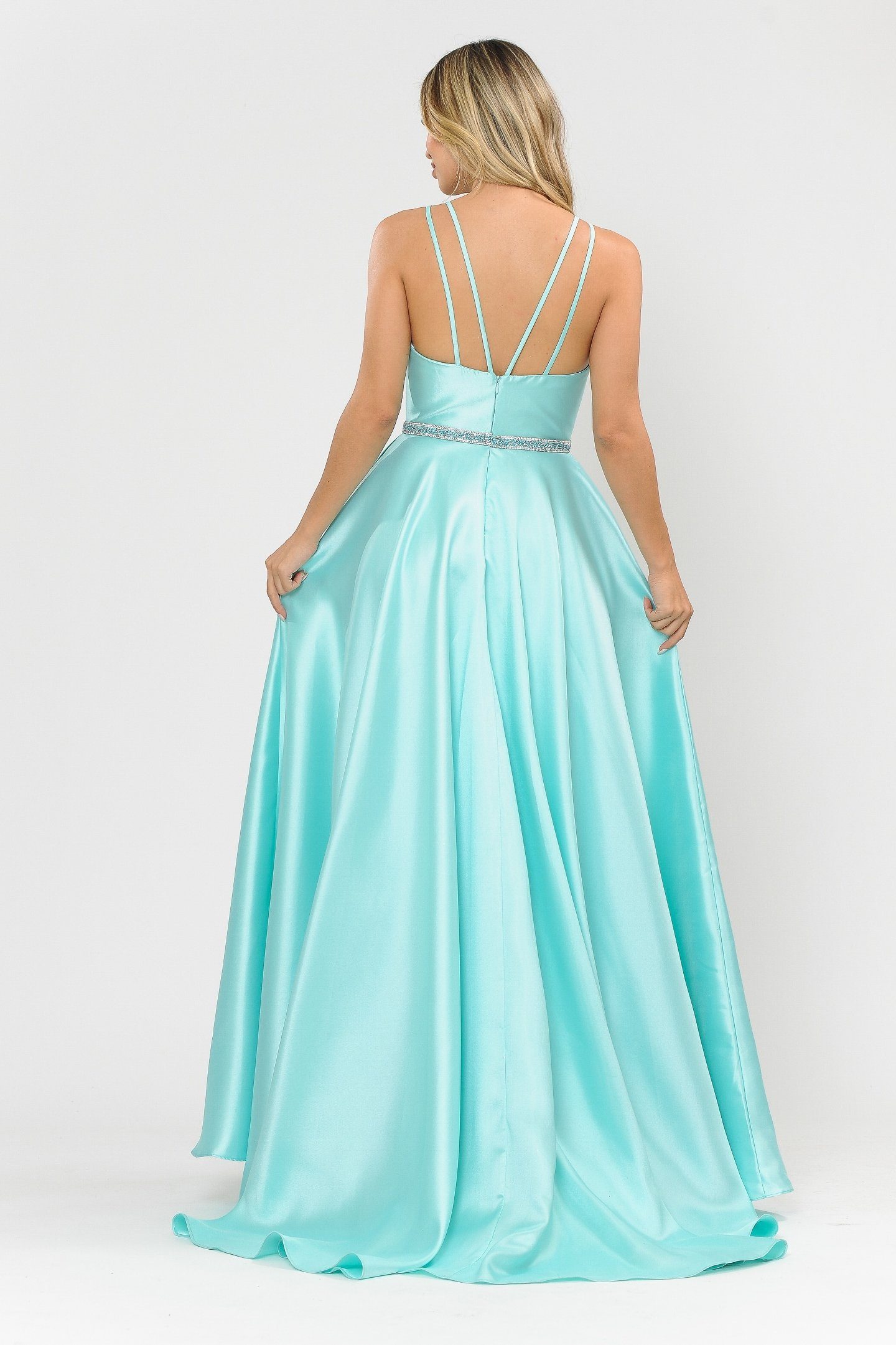 Vestido largo de mikado con escote en V y espalda de tiras de Poly USA 8690