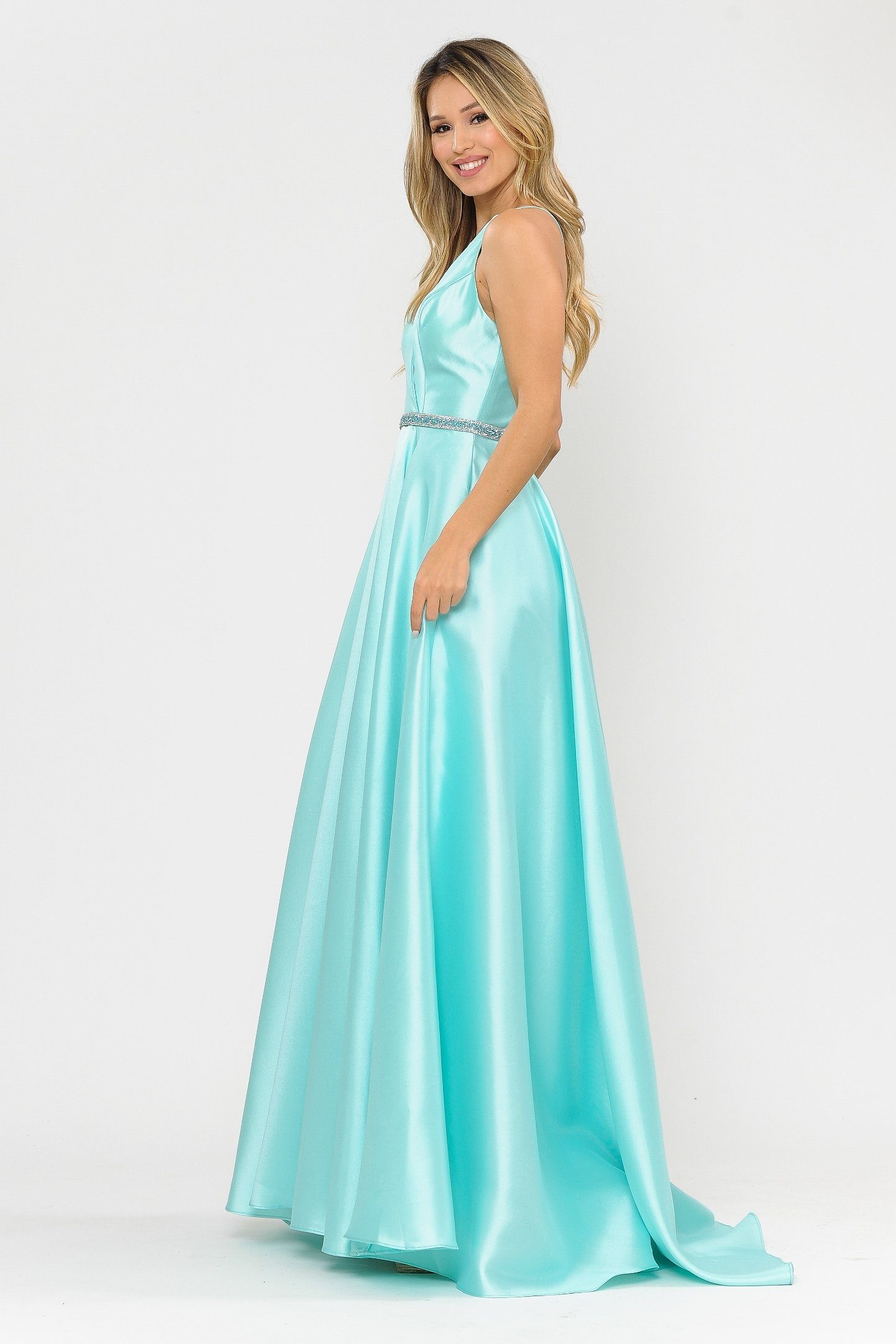 Vestido largo de mikado con escote en V y espalda de tiras de Poly USA 8690