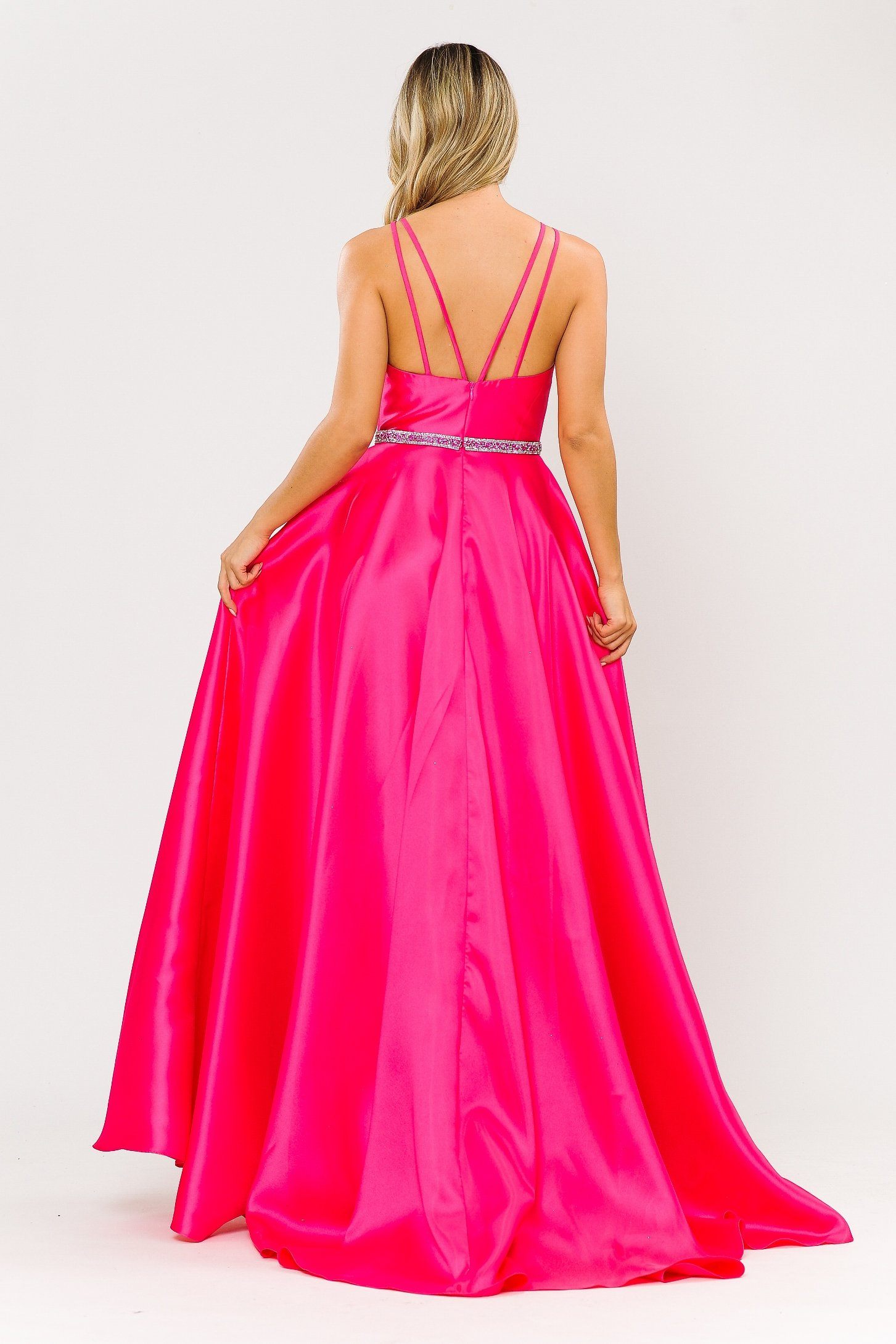 Vestido largo de mikado con escote en V y espalda de tiras de Poly USA 8690