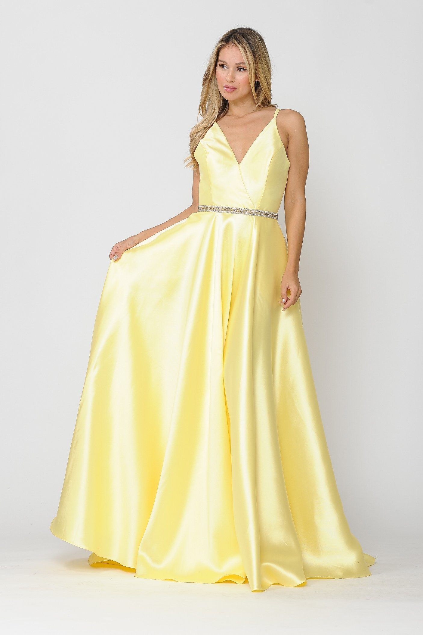 Vestido largo de mikado con escote en V y espalda de tiras de Poly USA 8690