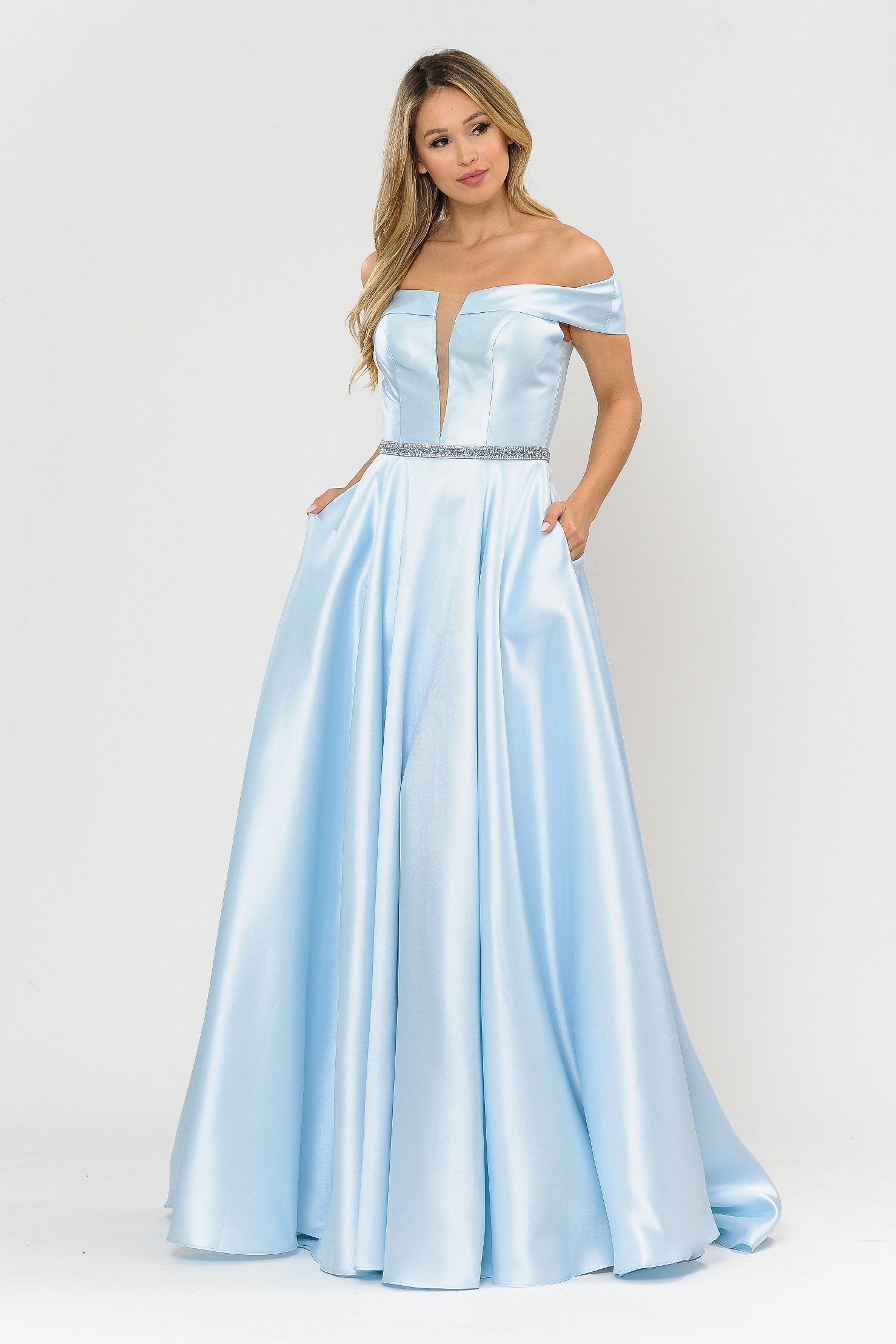 Vestido largo con escote en V y hombros descubiertos de Poly USA 8680