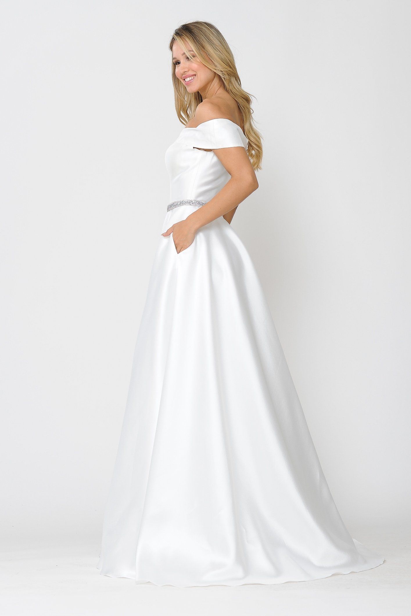 Vestido largo con escote en V y hombros descubiertos de Poly USA 8680
