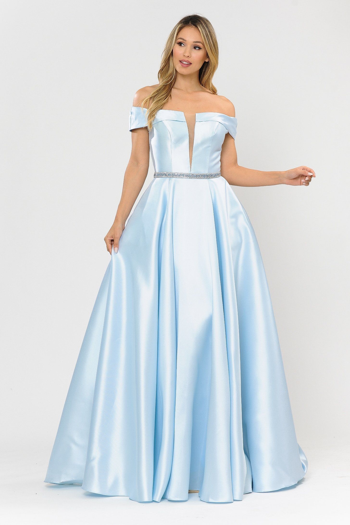 Vestido largo con escote en V y hombros descubiertos de Poly USA 8680