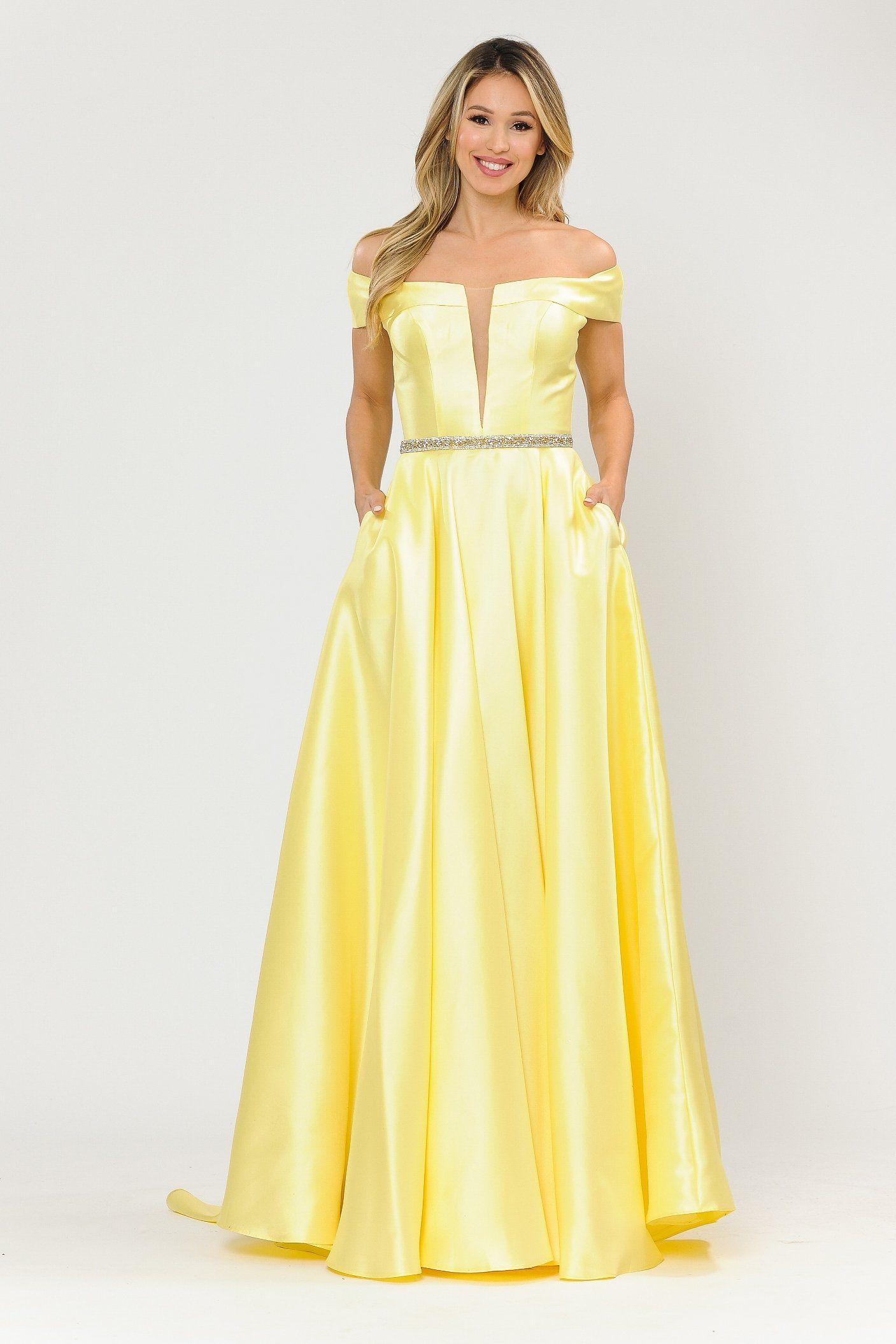Vestido largo con escote en V y hombros descubiertos de Poly USA 8680
