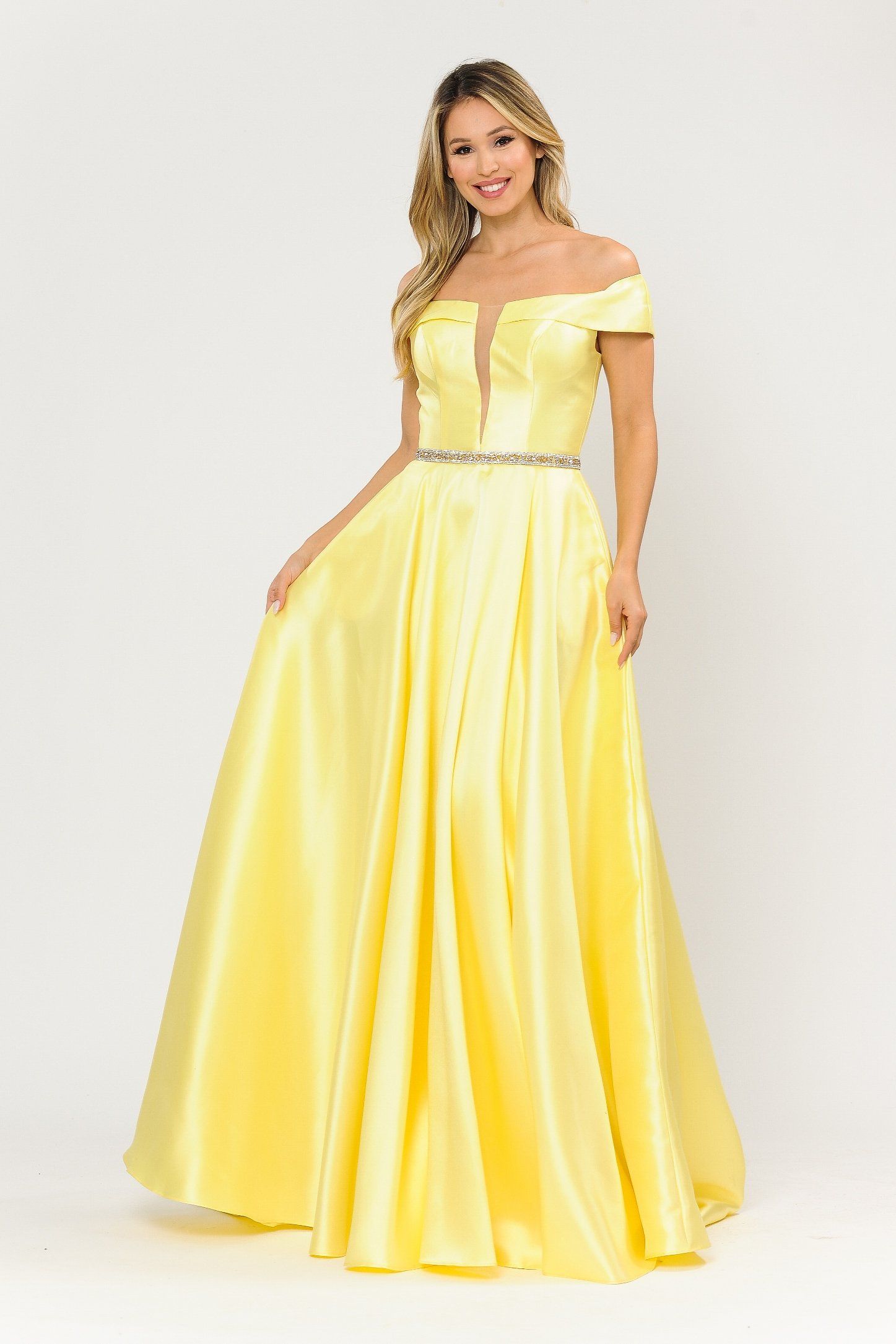 Vestido largo con escote en V y hombros descubiertos de Poly USA 8680