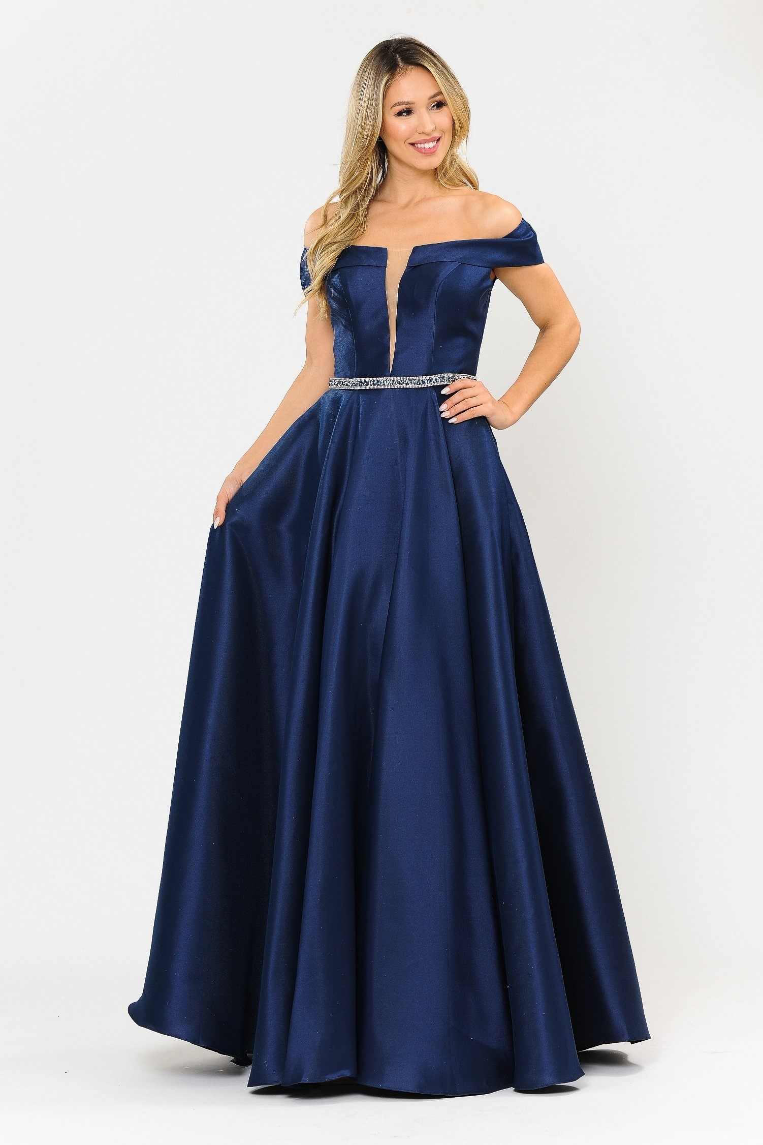 Vestido largo con escote en V y hombros descubiertos de Poly USA 8680